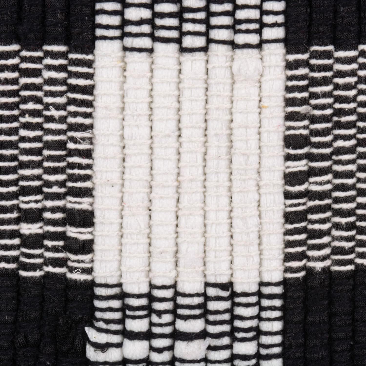 DII Buffalo Check Rug Collection, alfombra Chindi reversible teñida a mano, 26 x 40 pulgadas, color negro