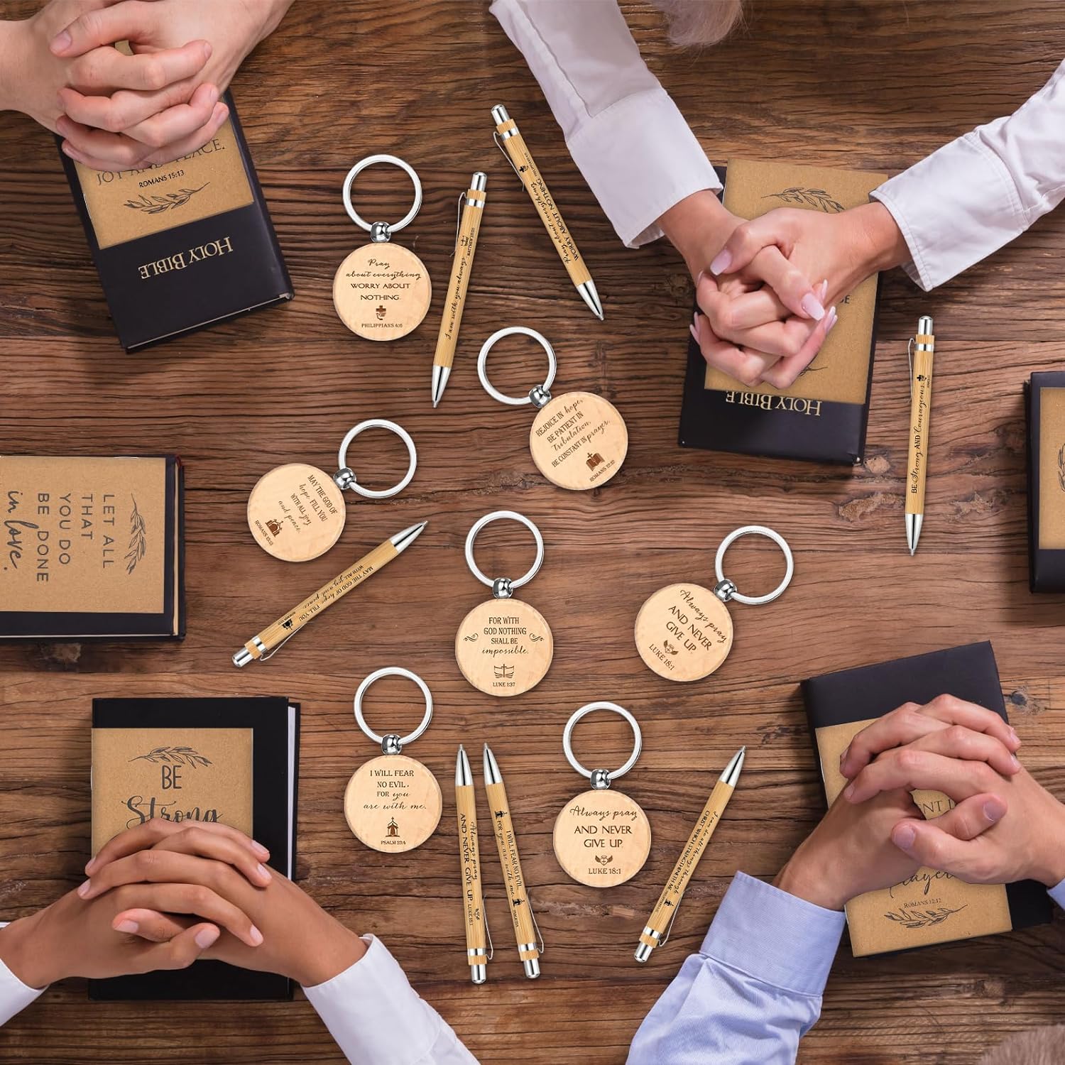 Seajan Los regalos cristianos incluyen cuadernos con versículos de la Biblia, bolígrafos inspiradores de bambú, llaveros de madera, regalos de