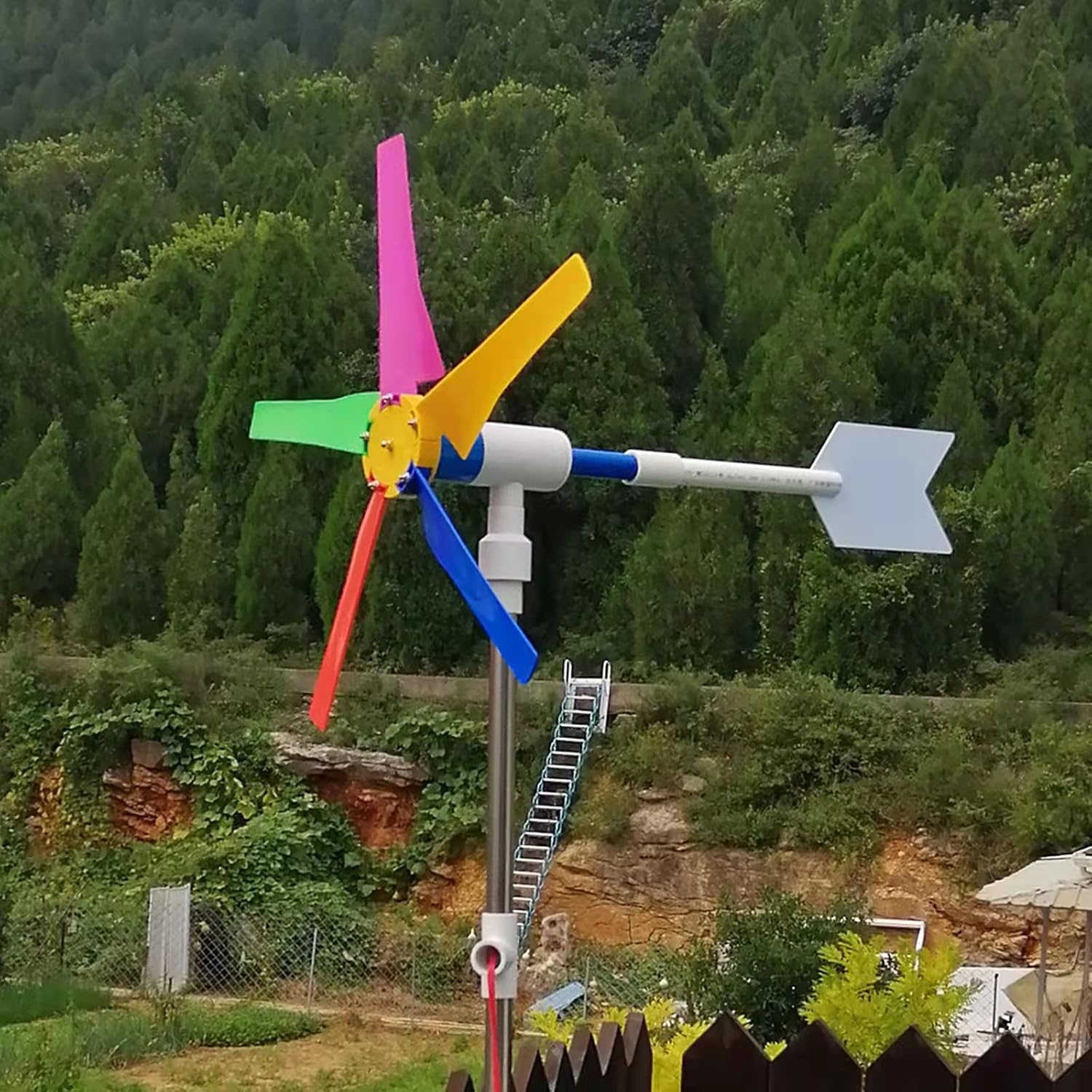 Molino de viento de paletas meteorológicas que incluye lámpara colorida para decorar el patio y el jardín