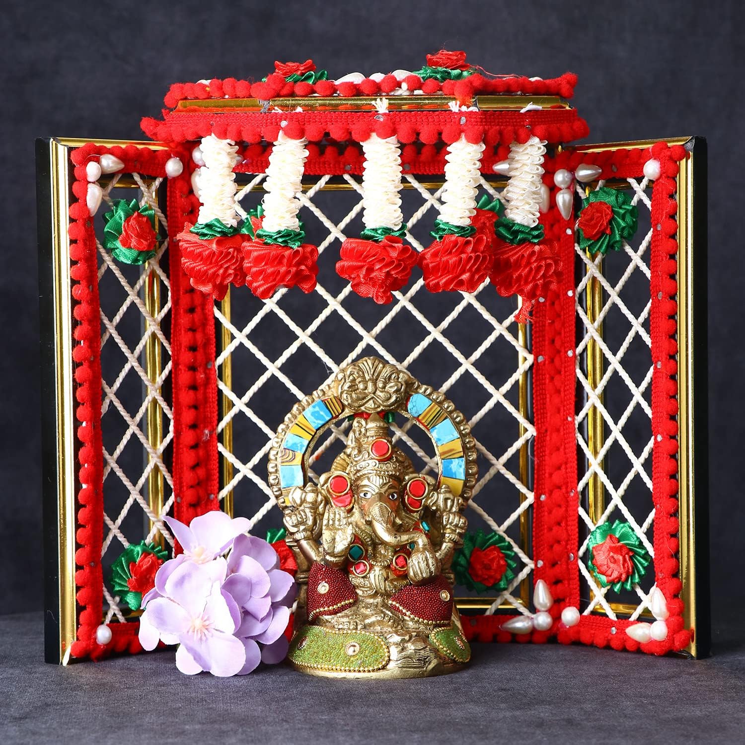Satvik 1 pieza Laduu Gopal Phool Bangla Pujan Flor Telón de fondo Asan Lord Krishna Kishan Thakurji Dios Escultura Murti Ídolo Estatua Diwali