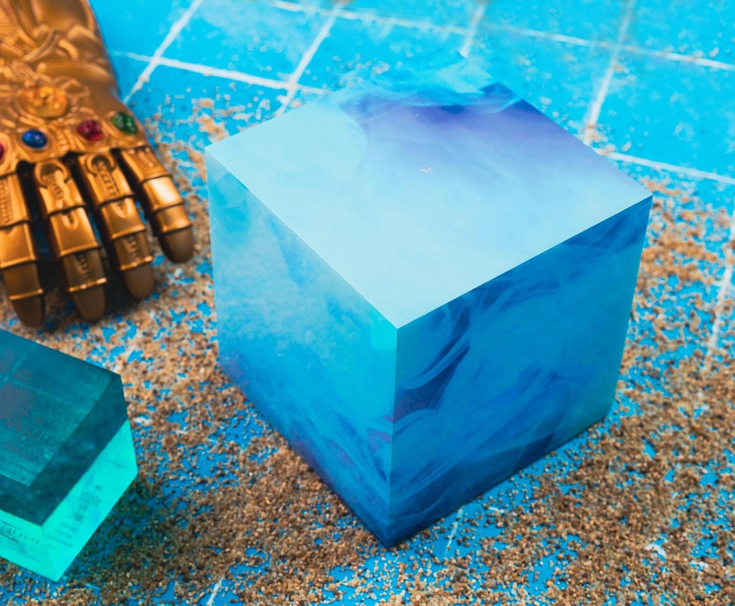 Marvel Studios Tesseract Cube Infinity Stone – Réplica de luz LED de 6 pulgadas que cambia de color para mesa de noche