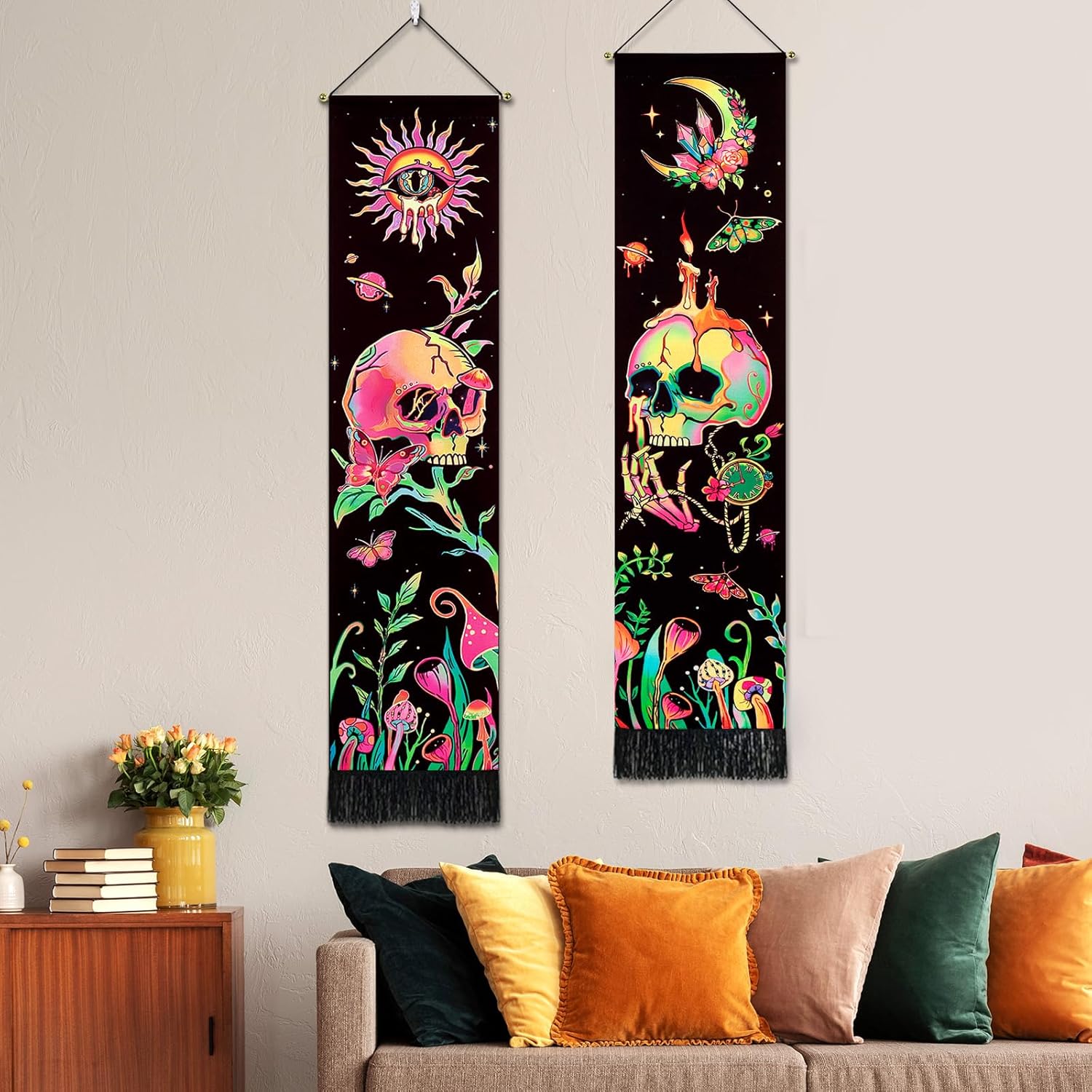 Leofanger Paquete de 2 tapices verticales de calavera negra con luz negra, tapiz de sol y luna, tapiz de flores de mariposa y mariposa negra, tapiz