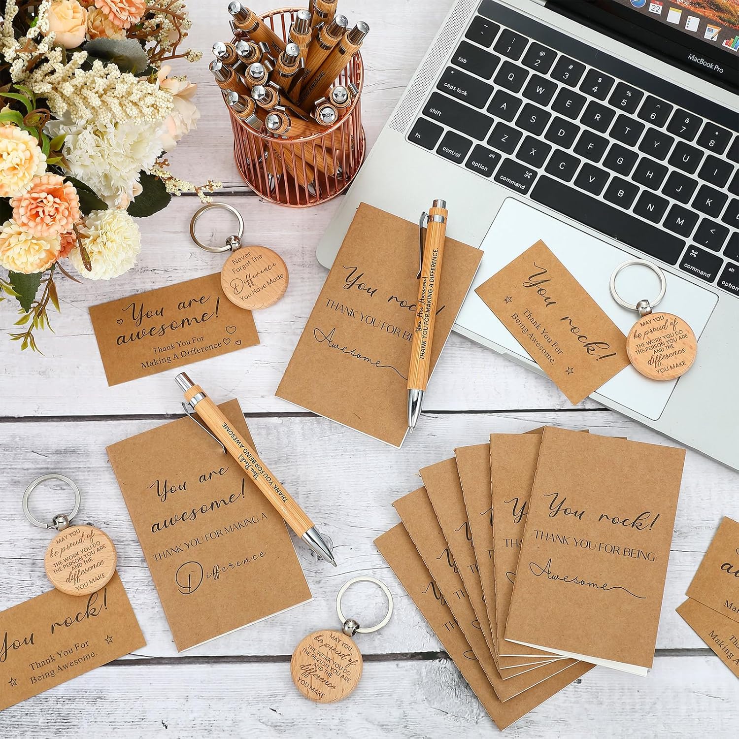 SATINIOR Regalos de agradecimiento para empleados, bolígrafos retráctiles de bambú retráctiles, llaveros inspiradores de madera, cuadernos de papel