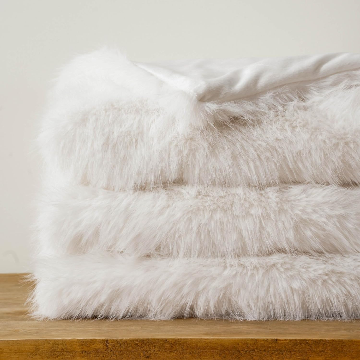 BATTILO HOME Manta de piel sintética blanca de lujo, esponjosa, acogedora, suave y cálida para sofá, silla, cama, manta de felpa de pelo largo con