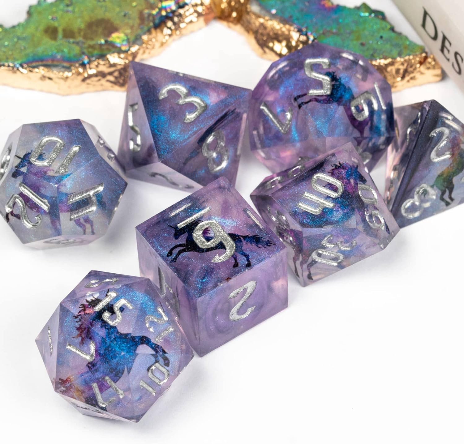 Cusdie Dados DND de bordes afilados, 7 dados D&D, juego de dados poliédricos hechos a mano, para juegos de rol, MTG Pathfinder (unicornio Decoupage)