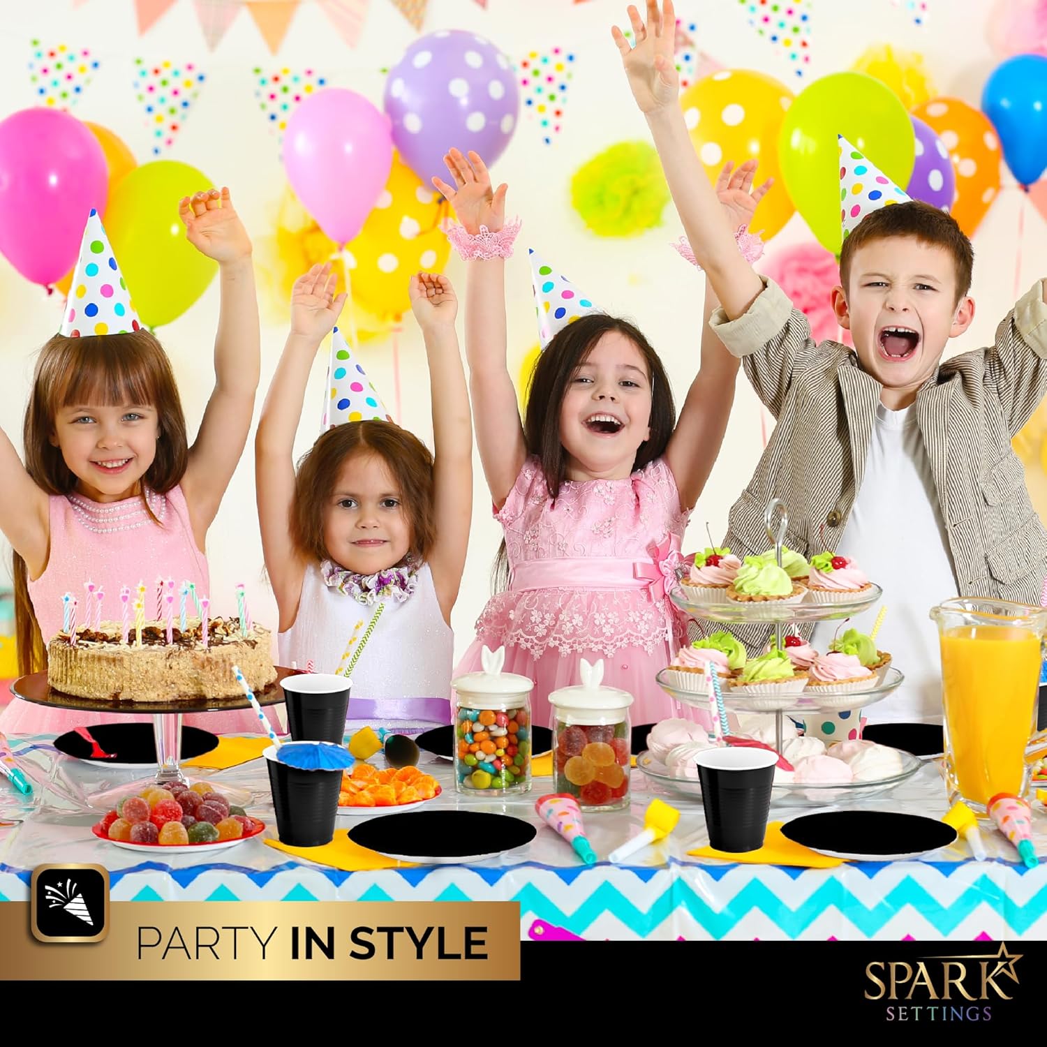 Juego de suministros negros para fiestas, platos de papel, vasos de plástico, tenedores, cuchillos, cucharas, servilletas, mantel para 20 invitados,