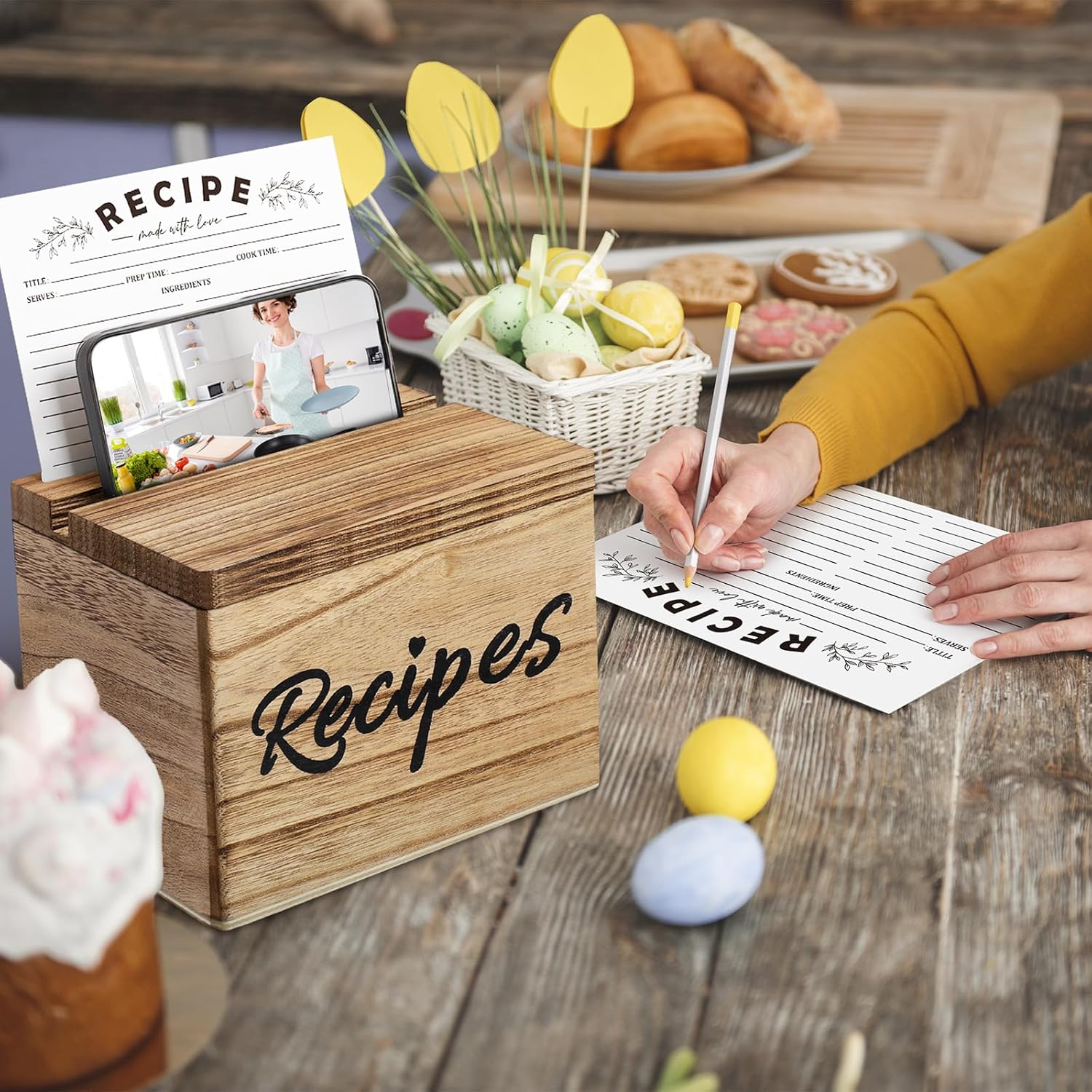 Hoteam Caja de recetas de madera con tarjetas y soporte para tarjetas de recetas de madera rústica con 50 tarjetas de recetas de 5 x 7 pulgadas,