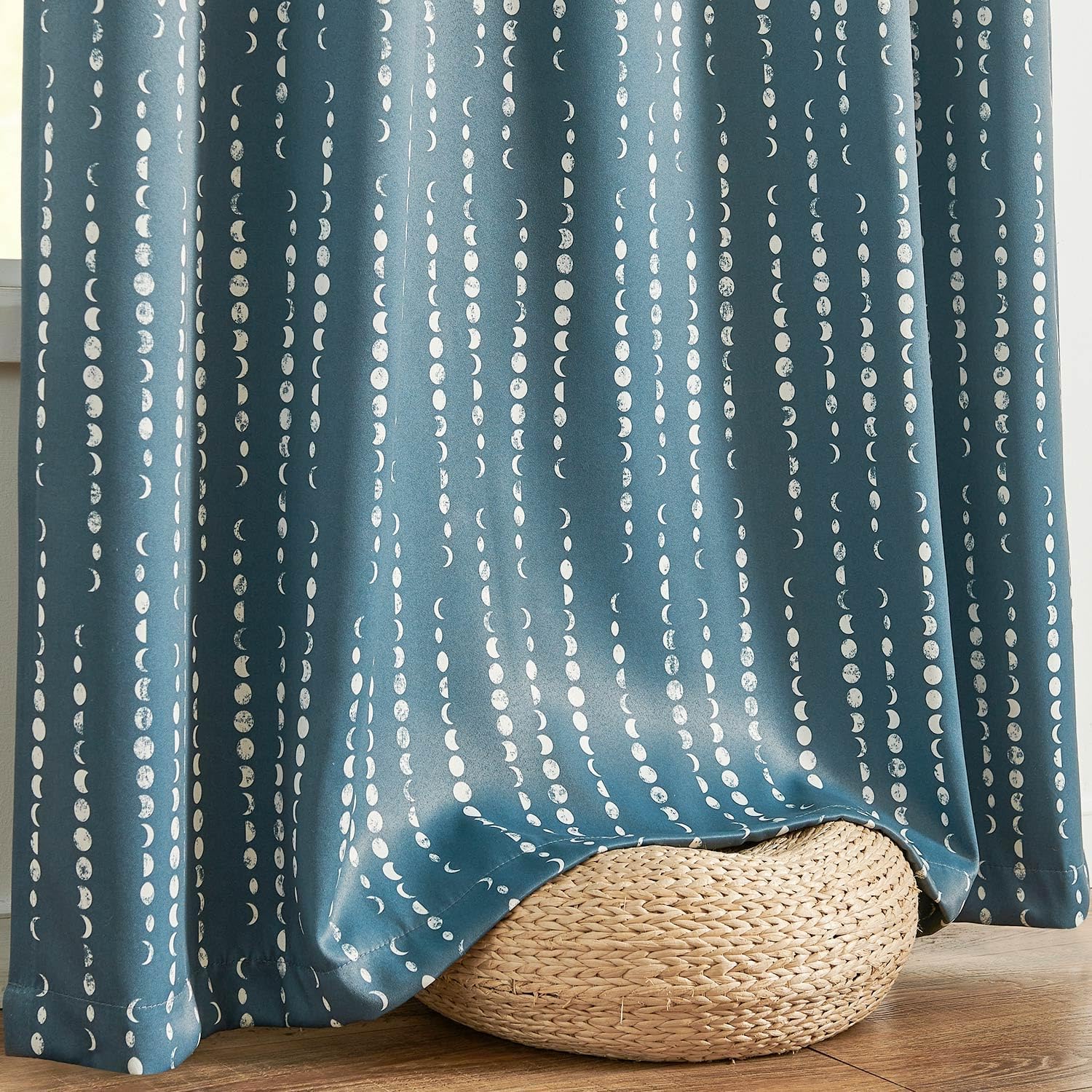 jinchan Cortinas bohemias 100% opacas con estampado de fases lunares de 63 pulgadas de largo, cortinas azules con bolsillo para barra, pestañas