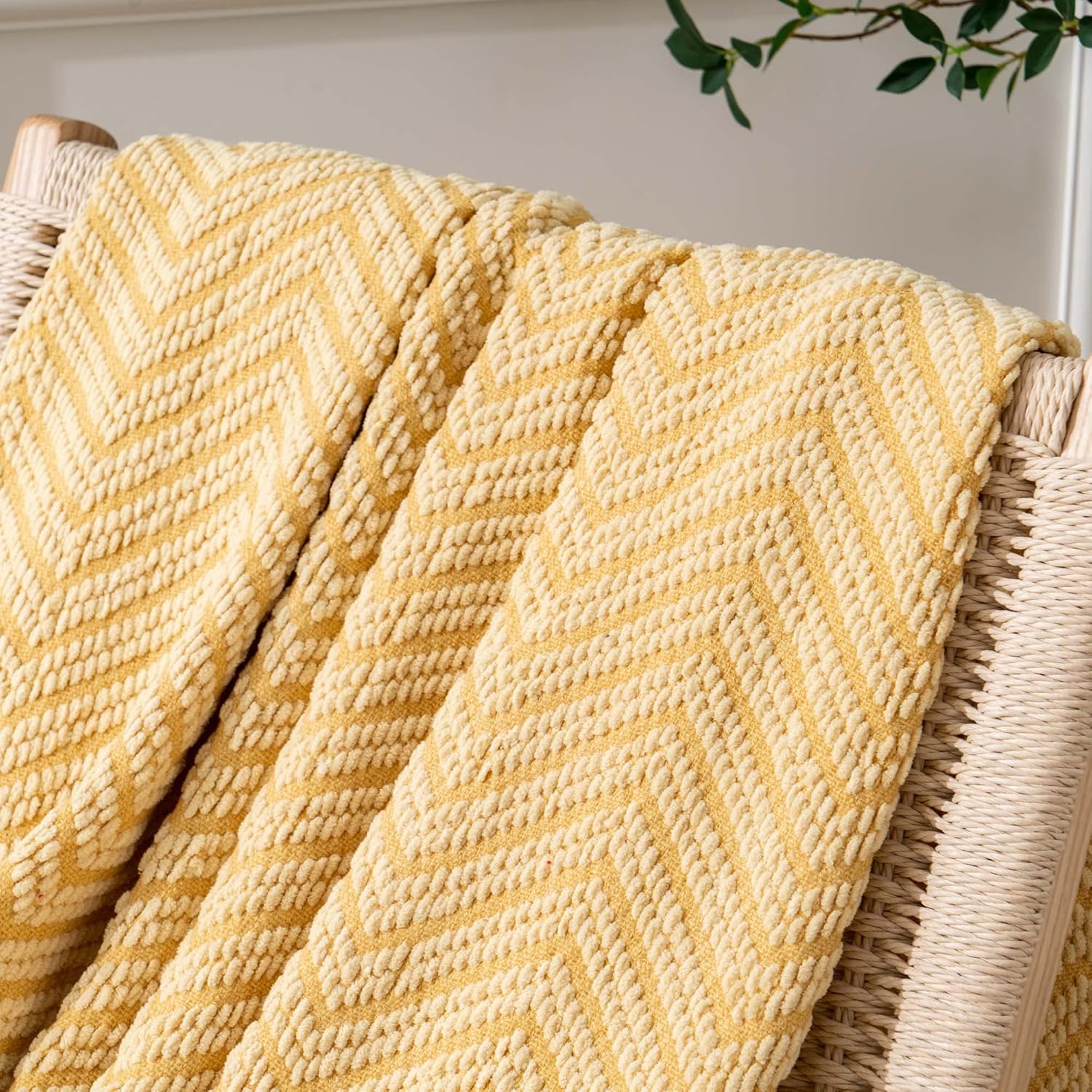 BATTILO HOME Manta dorada para sofá, manta de punto amarillo versátil para silla, manta supersuave y cálida mostaza con borlas para cama individual,