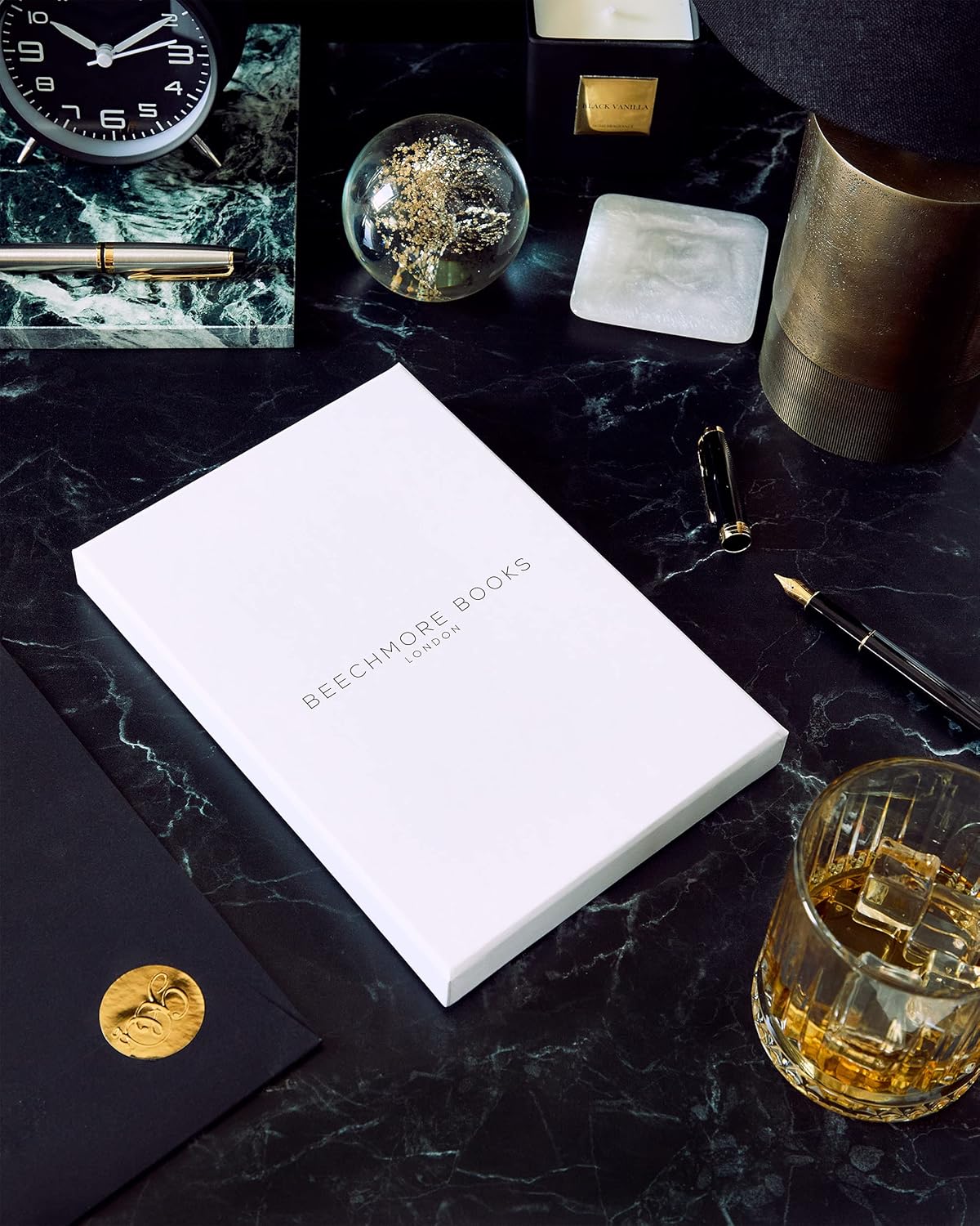 BEECHMORE BOOKS Cuaderno personalizado – A4, marrón, tapa dura de cuero vegano personalizado, diario personal, papel rayado grueso de 4.23 ozm,