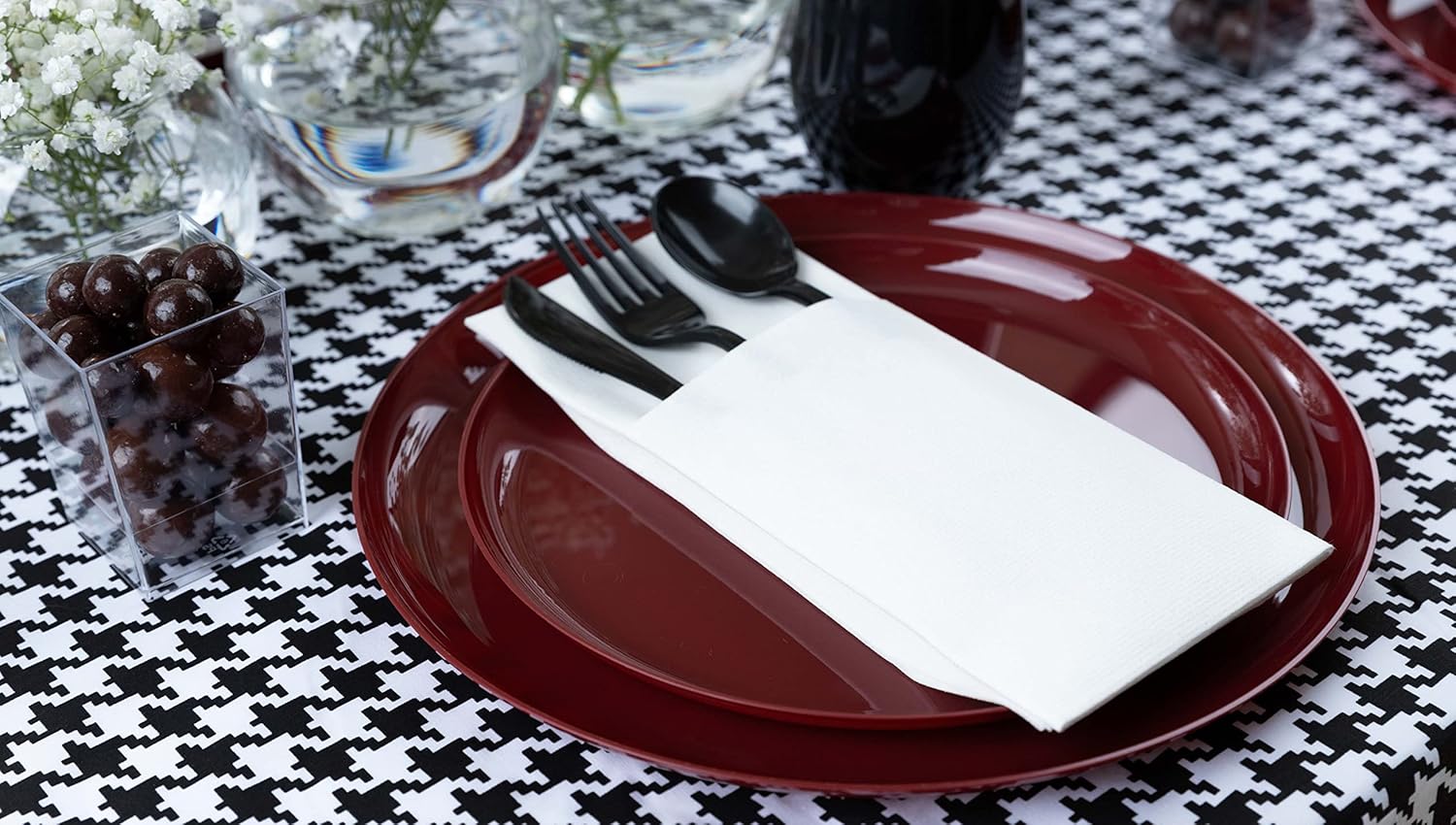 PARTY BARGAINS Platos desechables de color rojo arándano de 8.6 pulgadas, paquete de 20, platos de vajilla de plástico resistente colección de bordes
