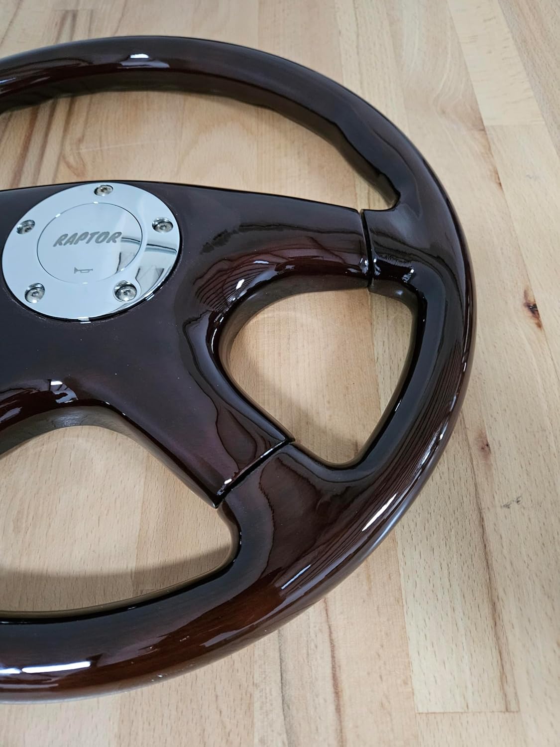 Raptor Volante de madera de nogal oscuro de 15″ (plata)