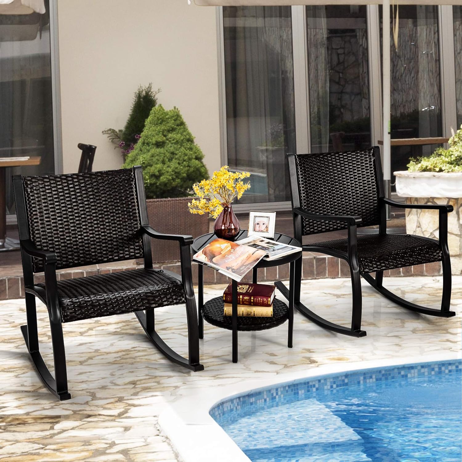 COSTWAY Juego de 3 sillas mecedoras de ratán para patio, mesa de café, estante de almacenamiento