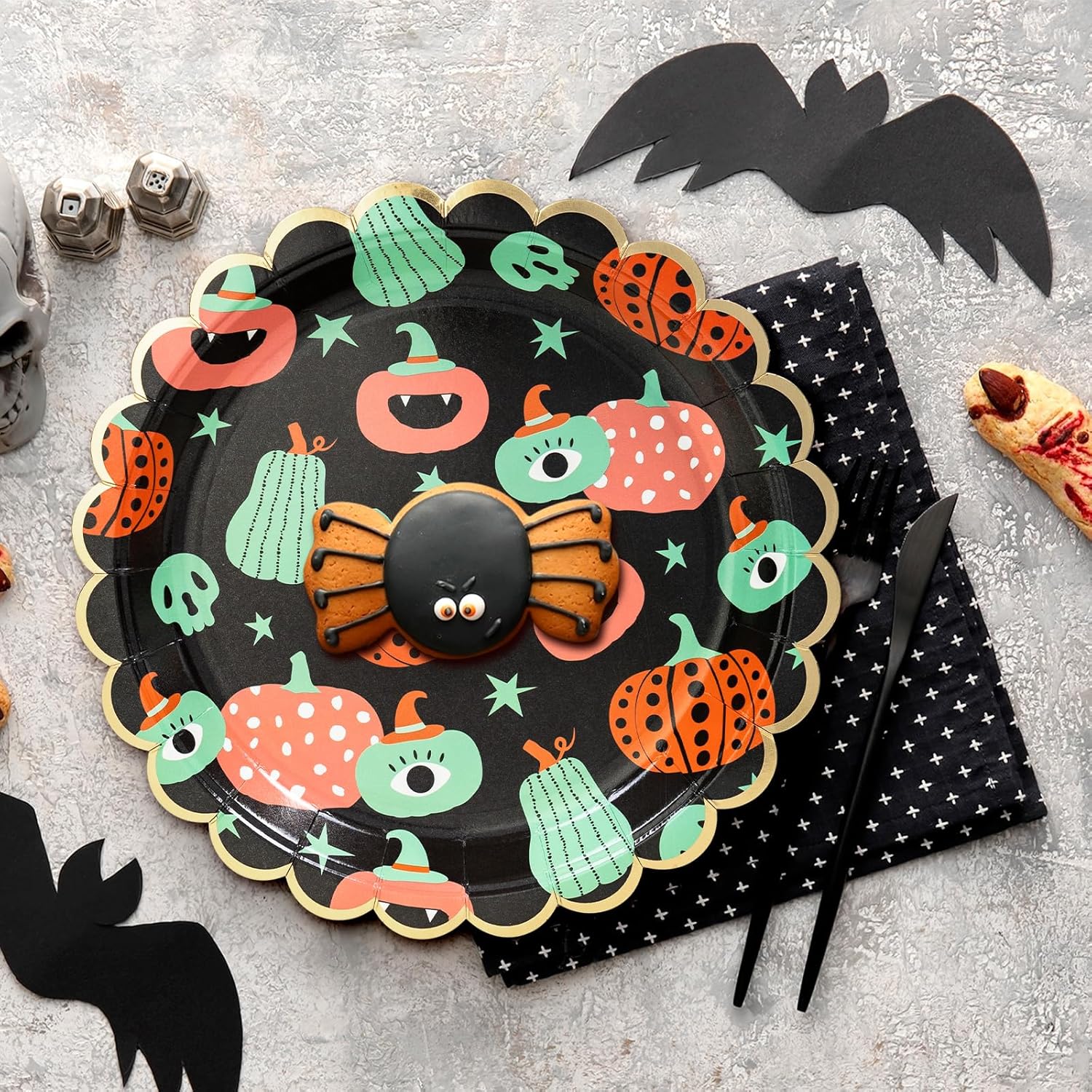 Platos de papel de Halloween, 50 platos desechables para cena de Halloween, festoneados, suministros de fiesta, calabazas funky, negro