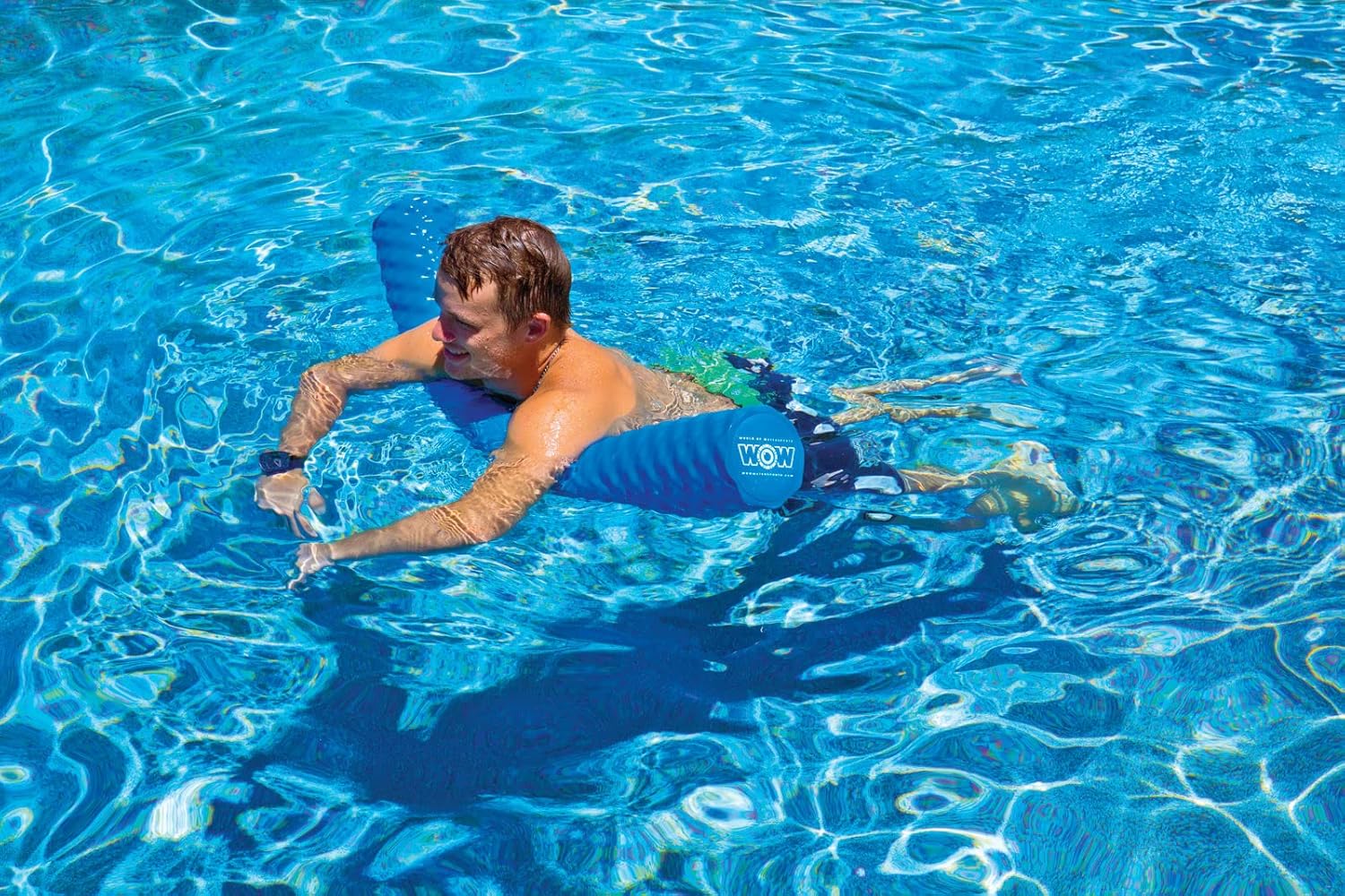 Ultimate – Colchón flotante de espuma para piscina, blanco, 2.25 pulgadas de grosor y Wow World of Watersports 17-2060B – Fideos de espuma suave de
