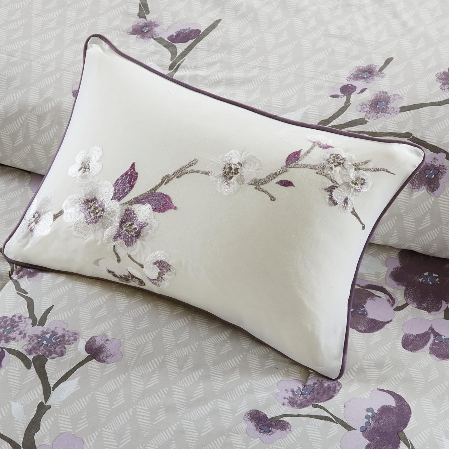 Madison Park Cozy Parrizer Nature Scenery DISEÑO Temporada, Falda de cama a juego, Almohadas decorativas, Reina, Púrpura 8 pieza
