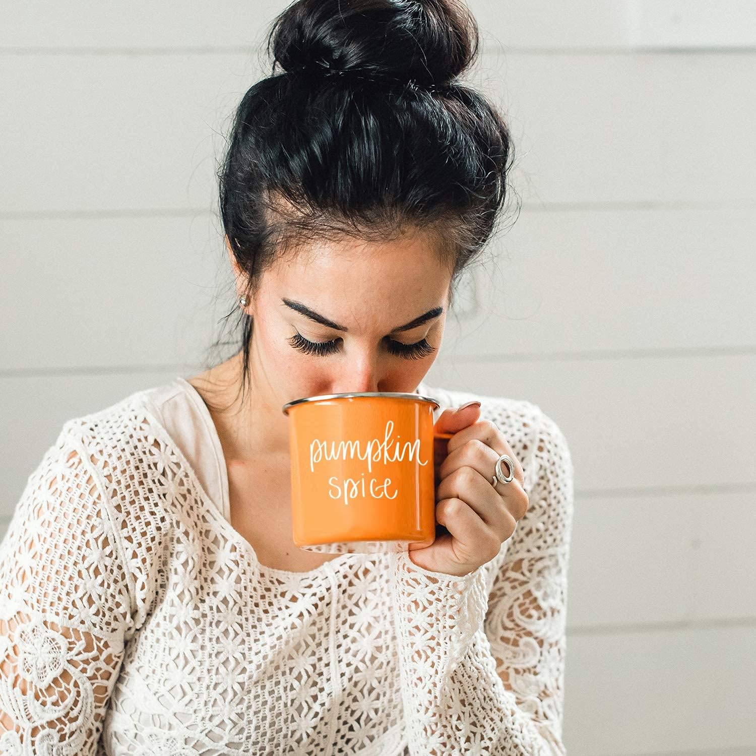 Sweet Water Decor Taza de café con especias de calabaza, taza de café estilo fogata de acero galvanizado de 18 onzas, taza de otoño, decoración de