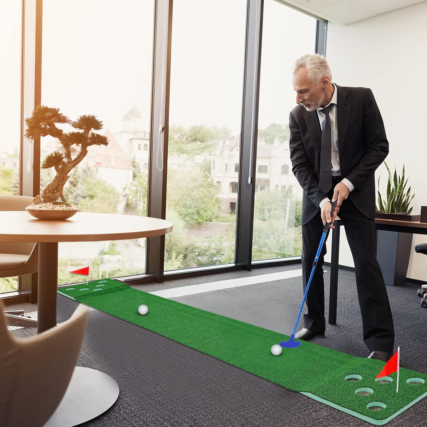 Juego de putting de golf de 11 pies, cubierta de 2 agujeros con bandera, 6 pelotas de golf, 10 cubiertas para agujeros de golf, 1 bolsa, 2 tapetes