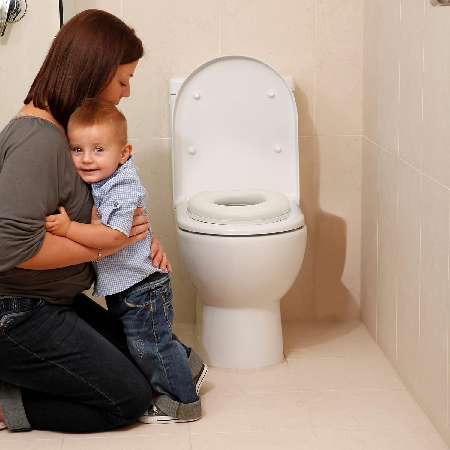 Dreambaby Asiento de orinal suave al tacto, cómodo asiento acolchado, con base alta debajo para un posicionamiento seguro, se adapta a la mayoría de