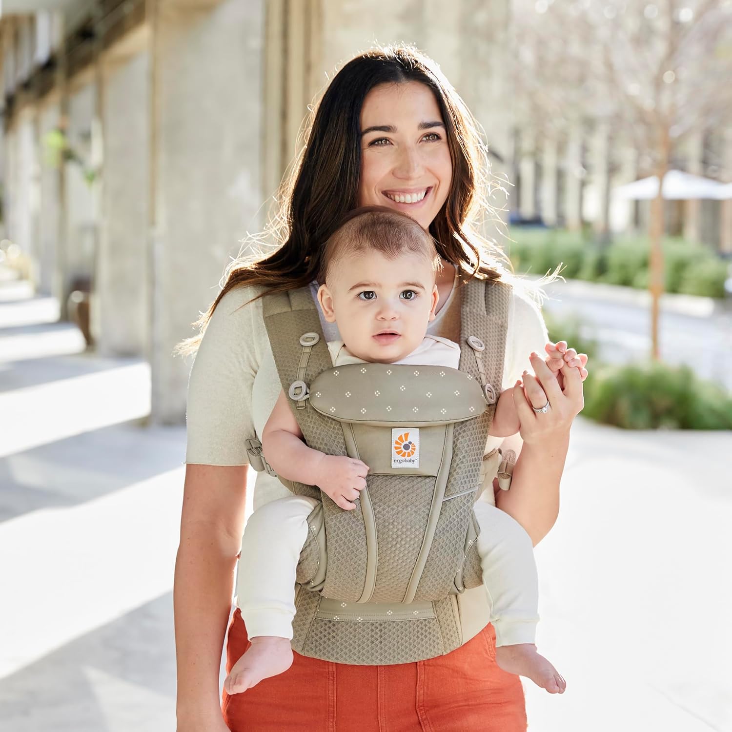 Ergobaby Omni Breeze – Portabebés de malla transpirable para recién nacidos a niños pequeños con soporte lumbar mejorado y flujo de aire (7-45