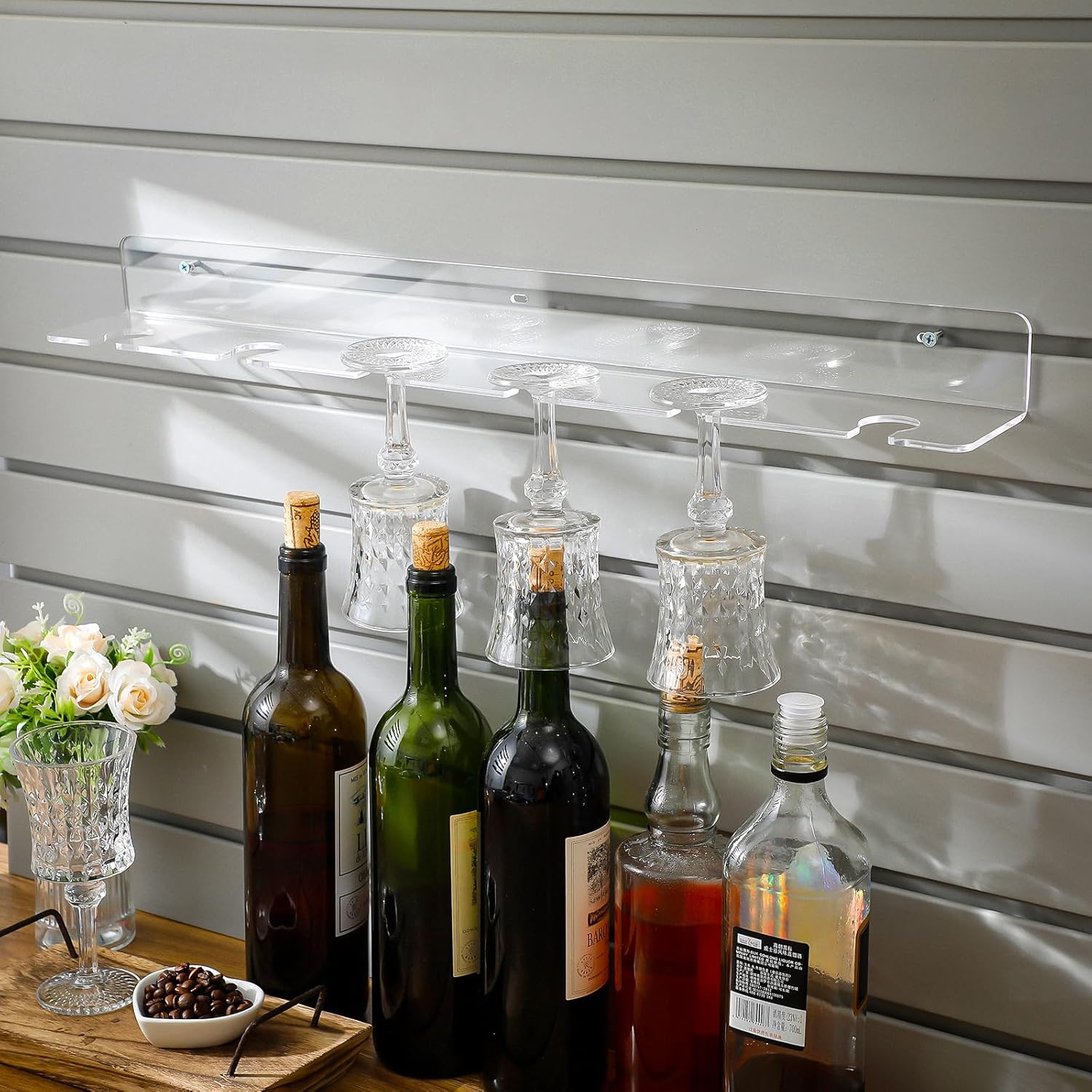 4 soportes acrílicos para copas de vino, color champán, soporte de pared montado en la pared, estante para copas de vino debajo del gabinete,
