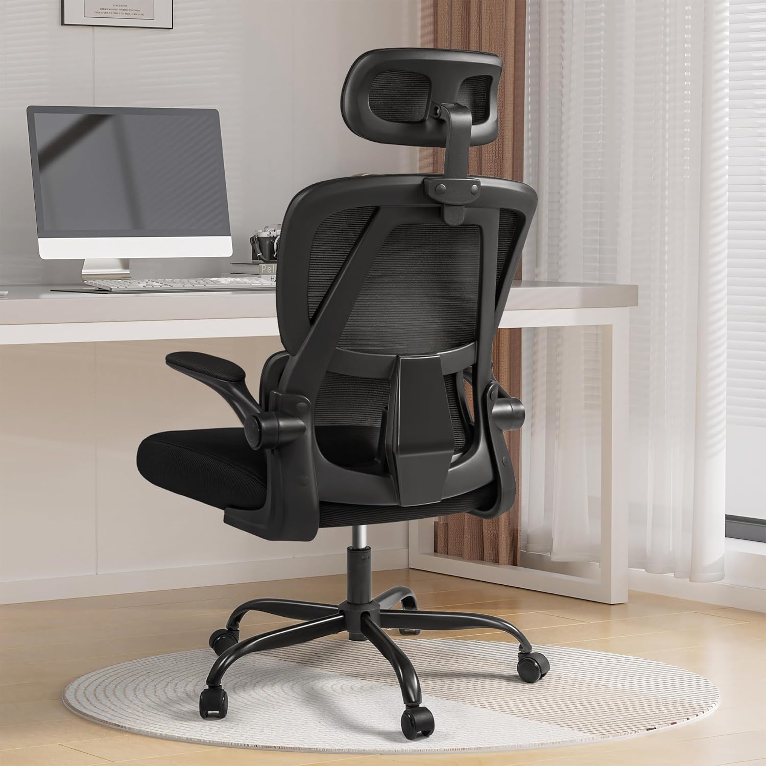 Silla de oficina ergonómica, asiento de malla transpirable, respaldo alto con soporte lumbar ajustable, reposacabezas y brazos abatibles, negro