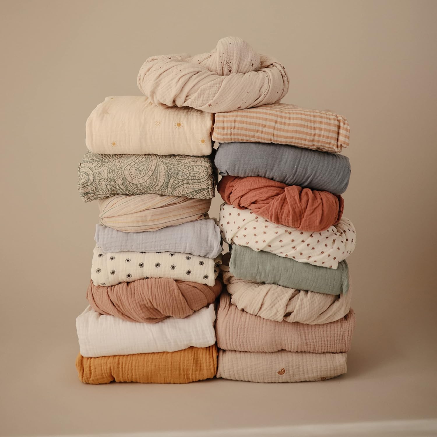 mushie Sábana bajera ajustable de muselina extra suave para cuna  24 x 38 pulgadas (estampado de cachemira verde)