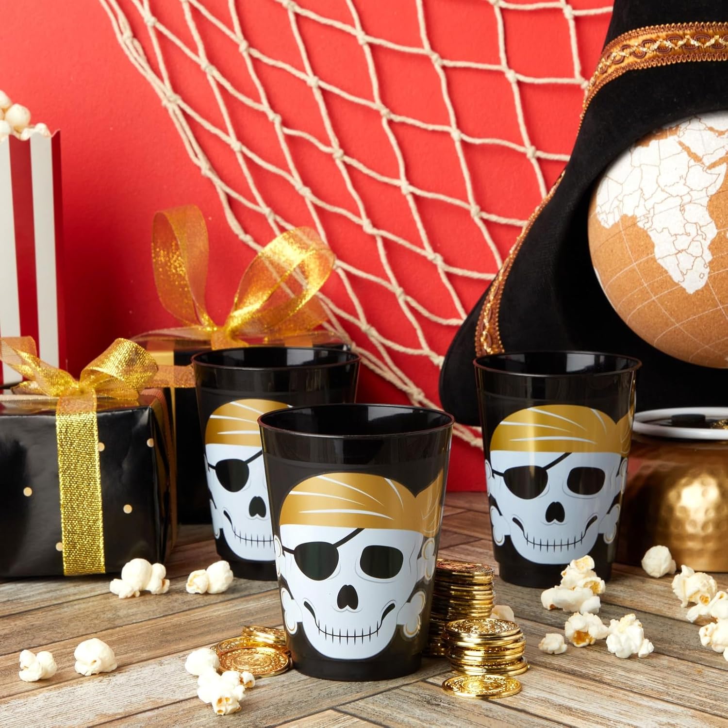 Sparkle and Bash Paquete de 16 vasos de plástico con temática de calavera para niños, suministros de fiesta de cumpleaños pirata (negro, 16 onzas)