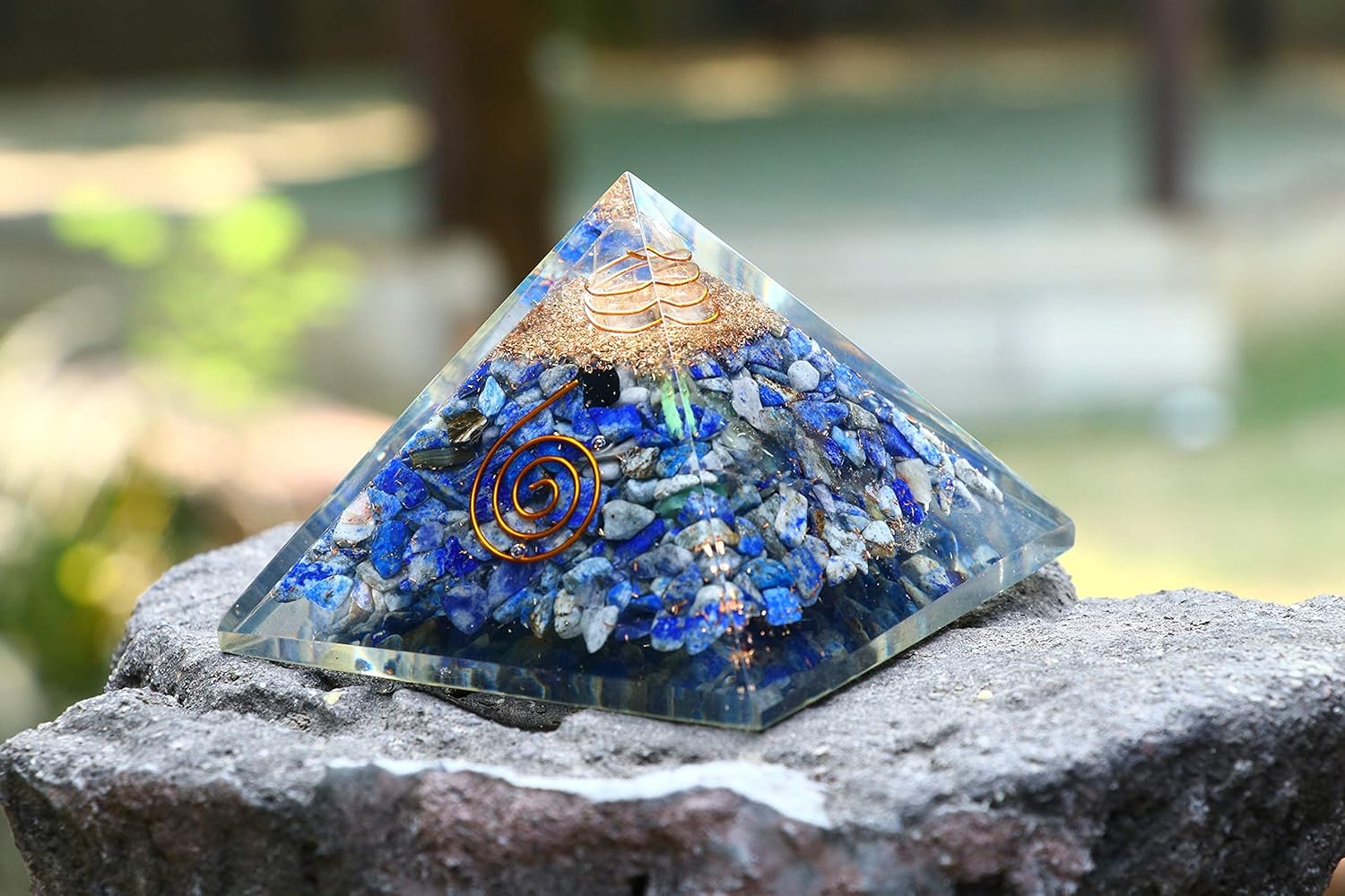 Crocon Pirámide de energía de cristal orgánico de piedras preciosas Feng Shui para atraer energías positivas, regalo espiritual y decoración del