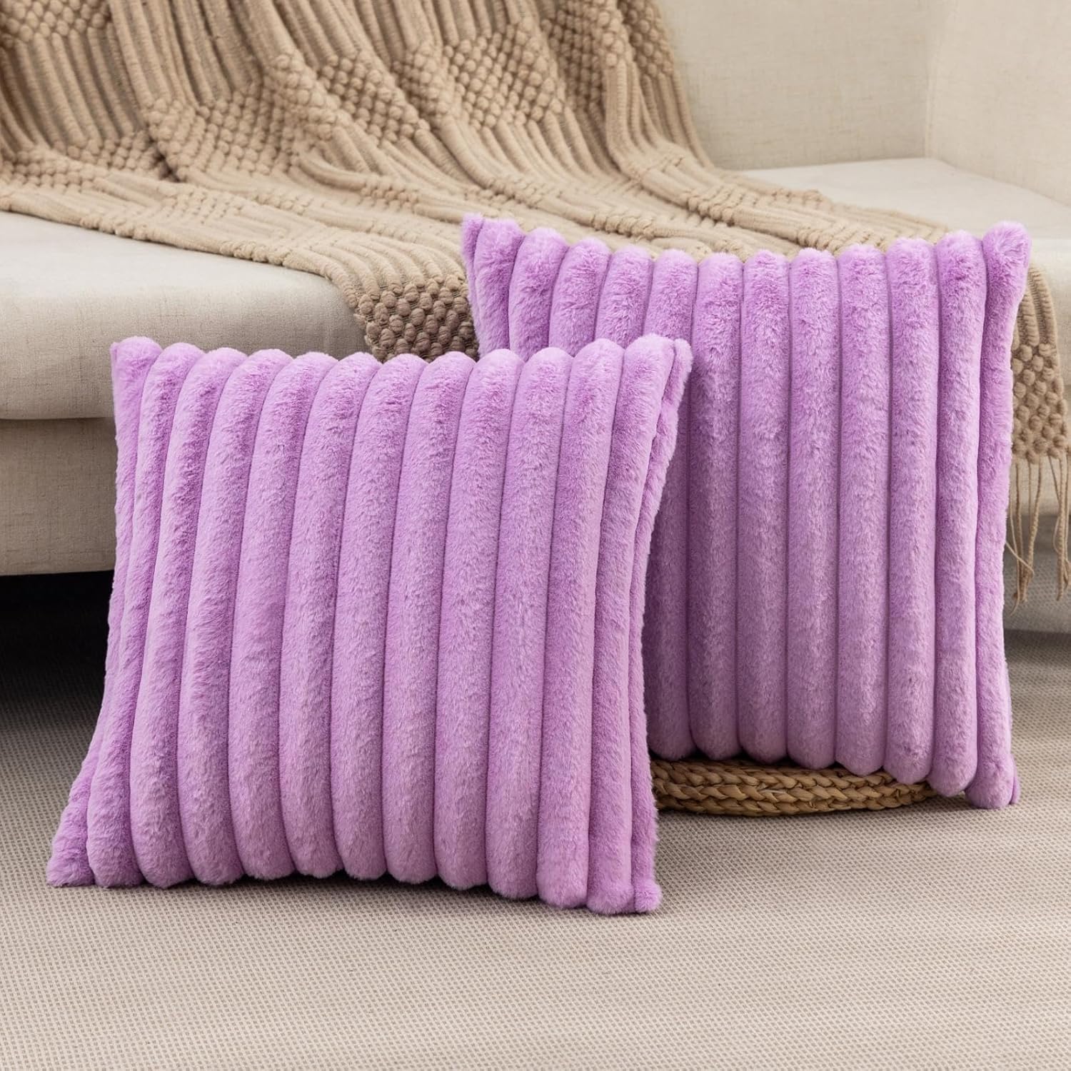 ZLINA Juego de 2 fundas de almohada de felpa de pelo sintético de color gris, fundas de cojín mullidas a rayas de 24 x 24 pulgadas, decoración de