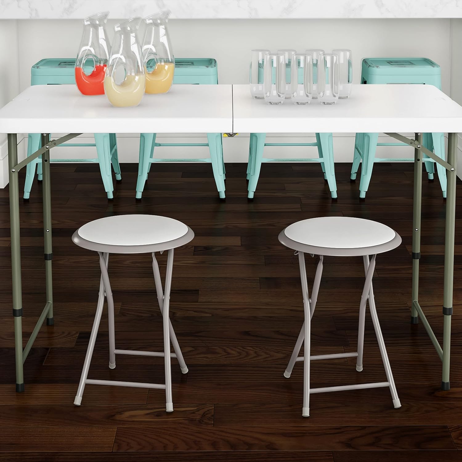 Trademark Home – Juego de 2 taburetes de bar plegables de 18 pulgadas, capacidad de 225 libras y asientos acolchados para dormitorio, recreación o