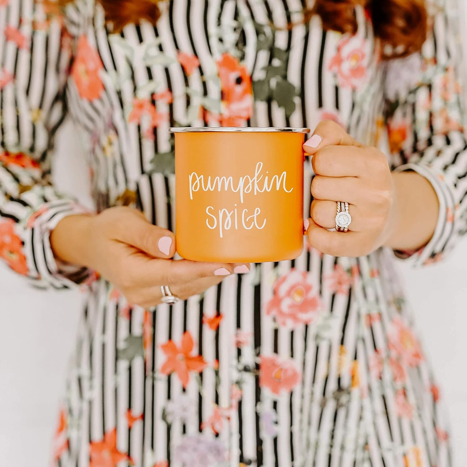 Sweet Water Decor Taza de café con especias de calabaza, taza de café estilo fogata de acero galvanizado de 18 onzas, taza de otoño, decoración de