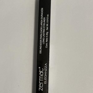 Delineador de ojos retráctil negro con punta manchada 0.012 oz de Zermat Delineador de ojos retráctil negro con punta manchada 0.012 oz de Zermat