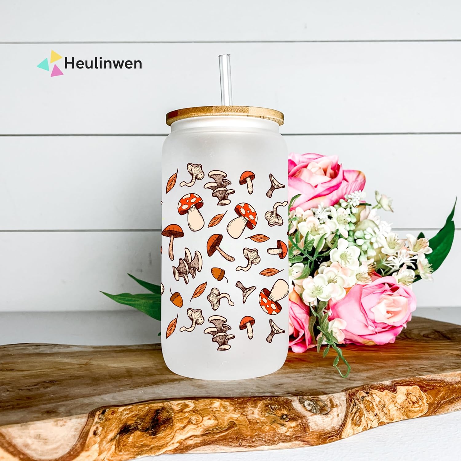 Heulinwen Taza de vidrio retro de hongos con hojas de otoño, lata de café helado de 16 onzas con tapa de bambú y pajita, taza de té de vidrio con