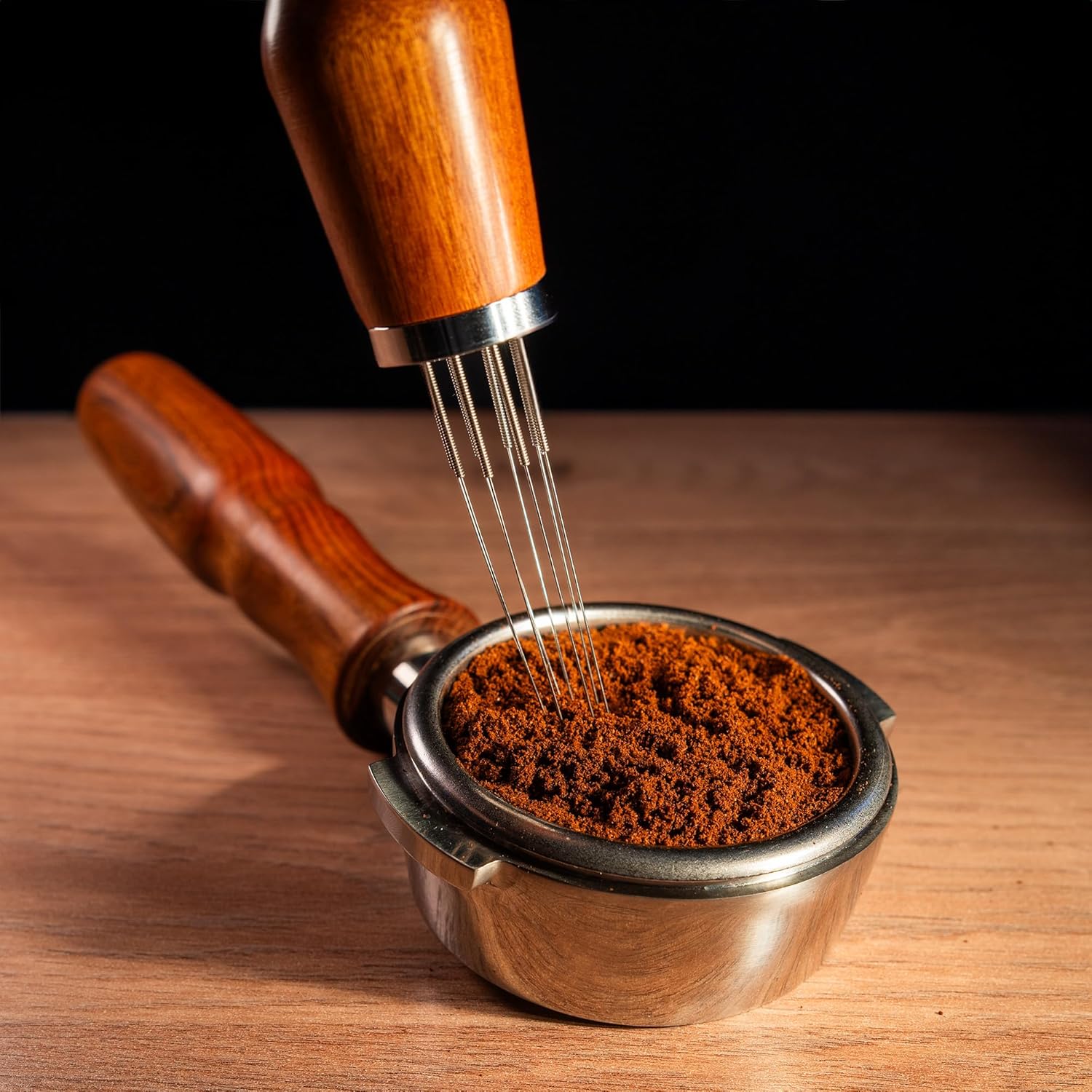 WDT Tool Espresso – Agitador de café espresso profesional – Acero inoxidable 8 agujas 0.014 in – Mango de madera natural tipo aguja – Soporte de