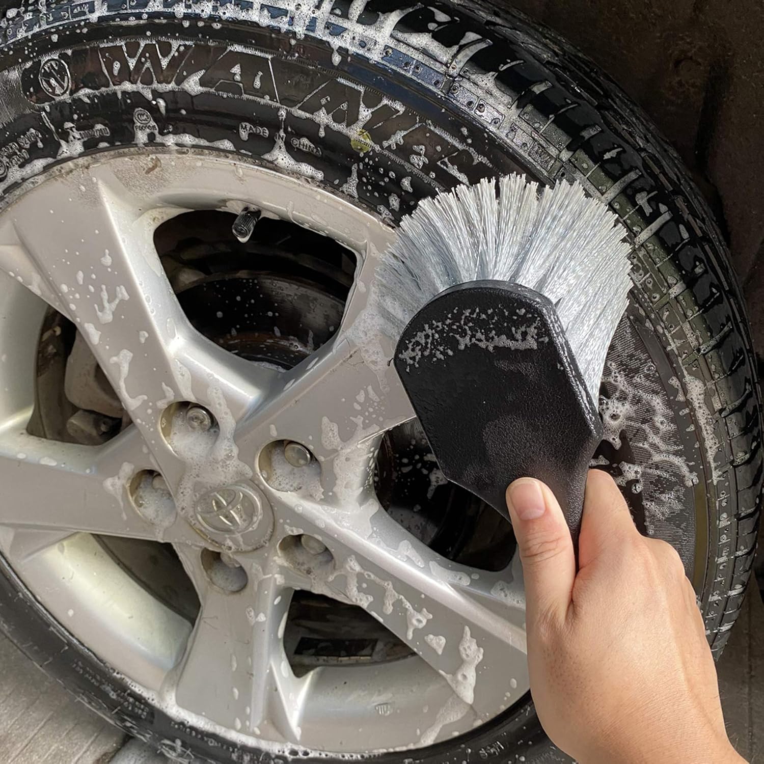 Cepillo para llantas y neumáticos para llantas de automóvil, cepillo de cerdas suaves, limpia neumáticos y libera suciedad y mugre de carretera,