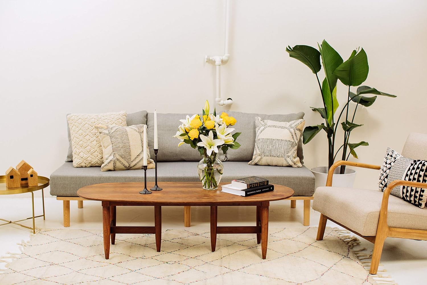 Benchmark Bouquets – Rosas amarillas y lirios, jarrón incluido, flores frescas cortadas y cultivadas, regalo para decoración del hogar, cumpleaños,