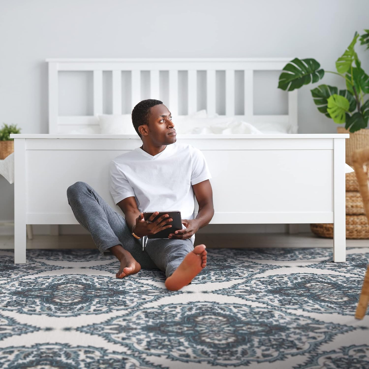 Ottomanson Ottohome Collection – Alfombra antideslizante de goma con diseño marroquí moderno de 5 x 7 pies, 5 x 6 pies 6 pulgadas, color blanco roto