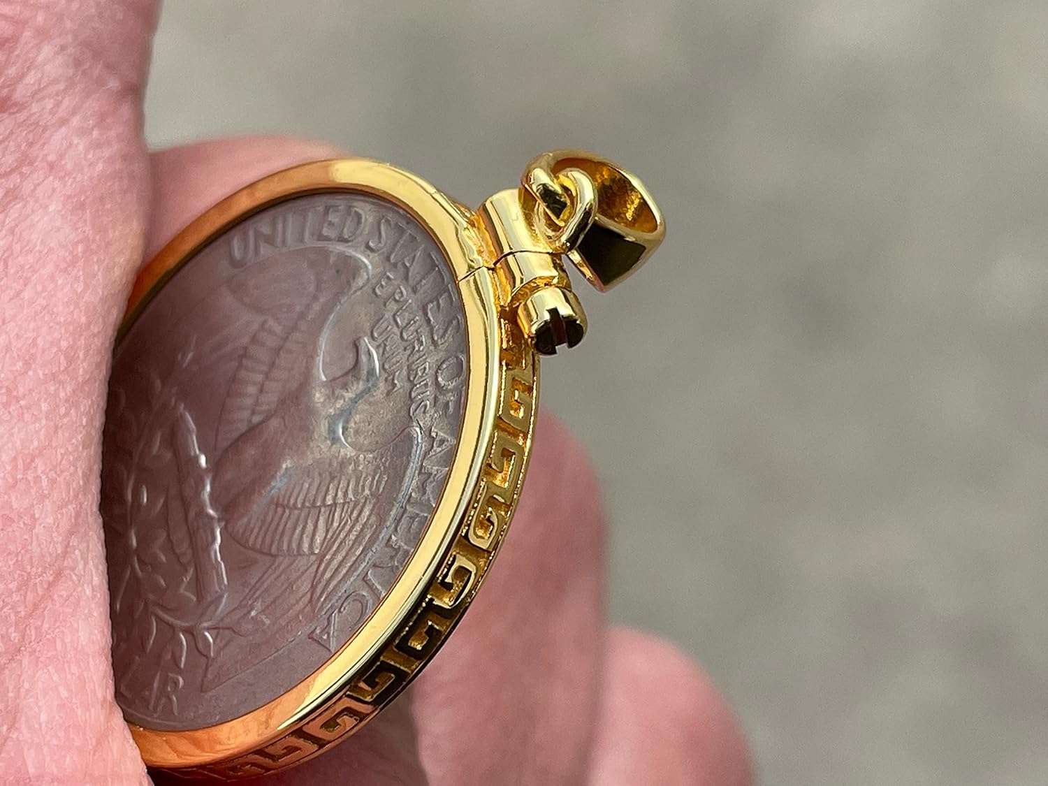 El borde de moneda de oro de 24 quilates envuelto en plata de 25 centavos, es adecuado para monedas de 0.955in de diámetro de 0.069in de grosor,