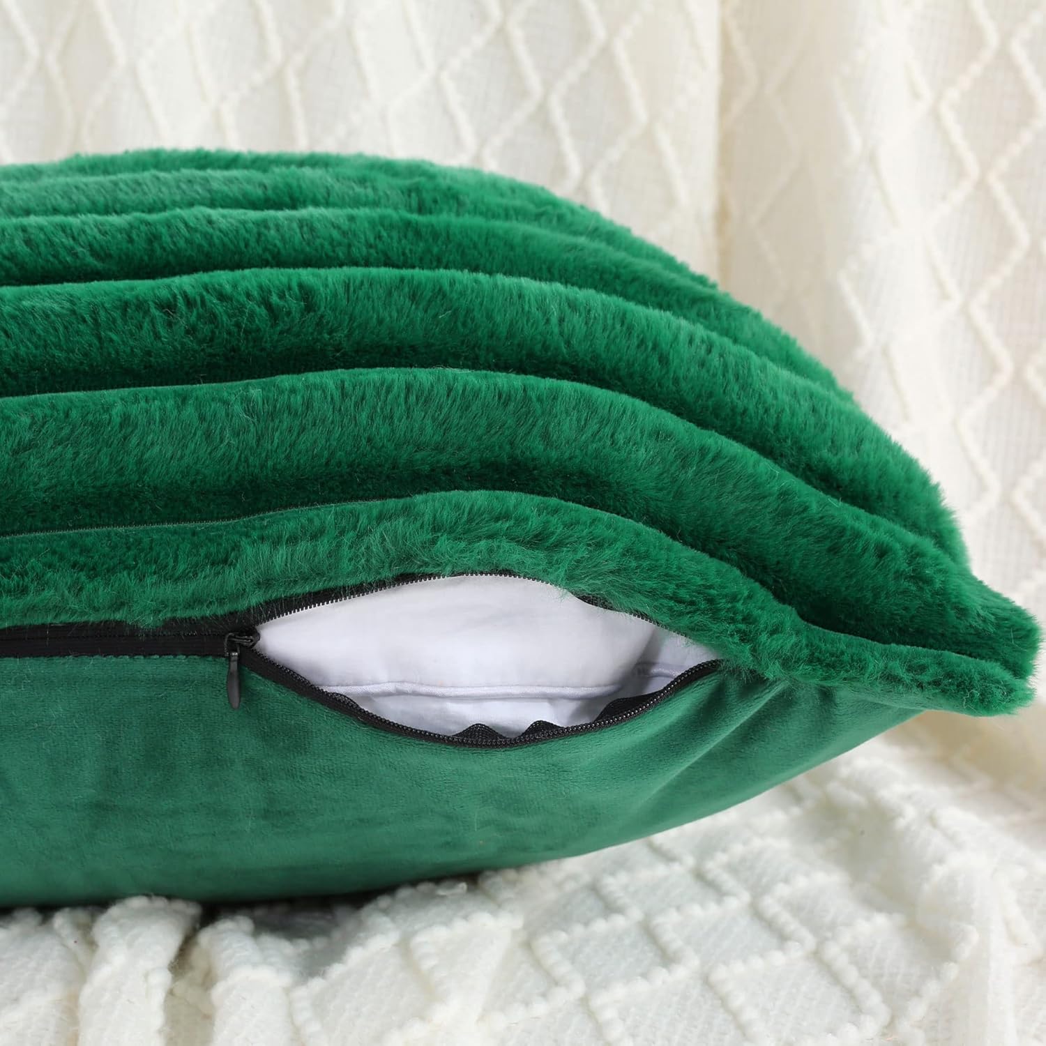 Juego de 2 fundas de almohada decorativas con rayas de color verde esmeralda, 16 x 16 pulgadas, cuadradas y primaverales, piel sintética de conejo