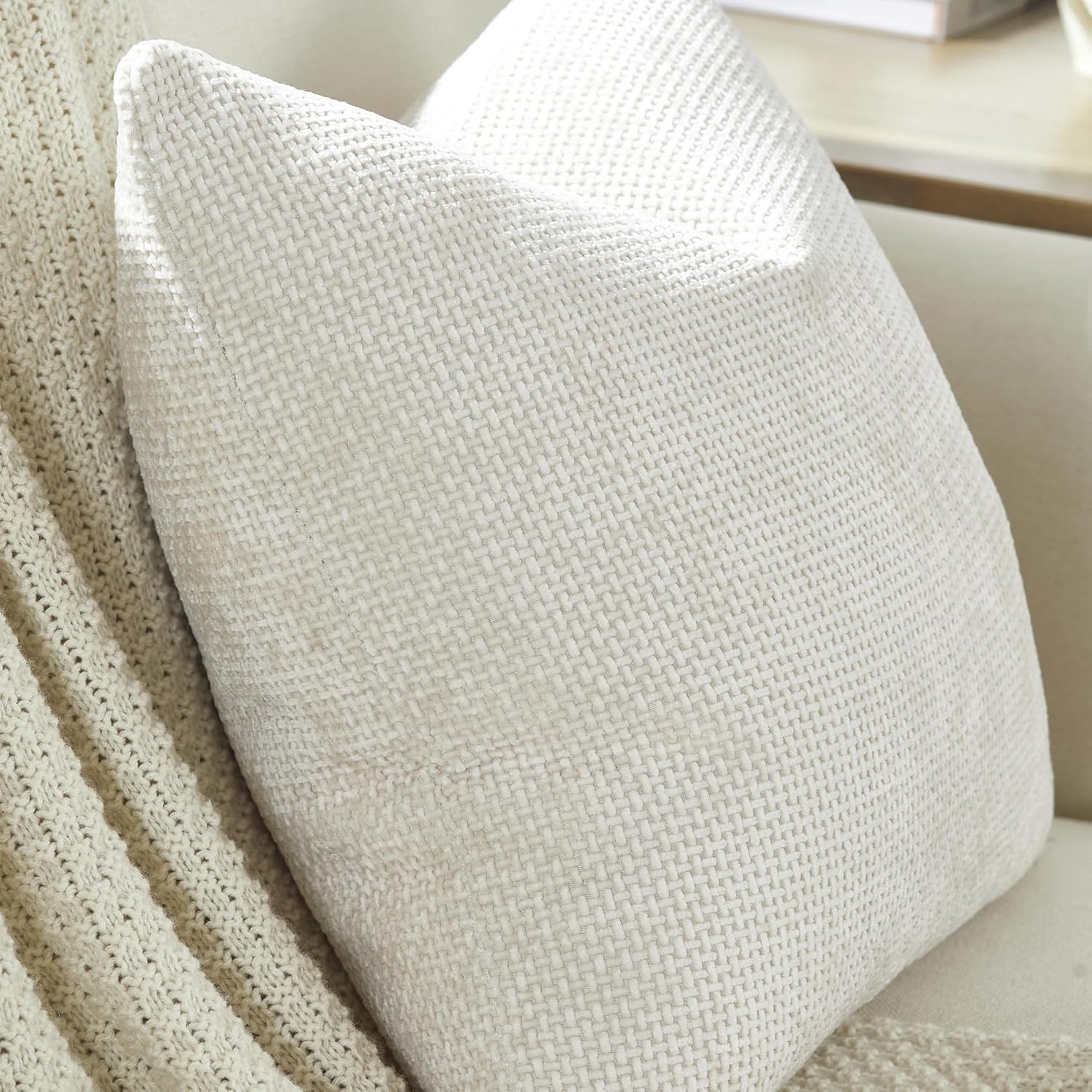 WLNUI Juego de 2 fundas de almohada pequeñas de color beige de 16 x 16 pulgadas, lujosas fundas de almohada de felpilla decorativas para sofá, cama,