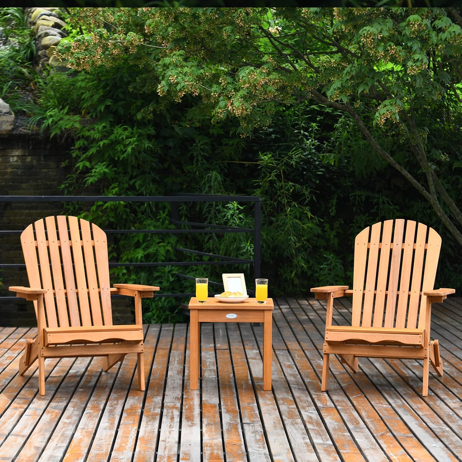 Giantex Adirondack – Juego de sillas plegables de madera de 3 piezas con reposabrazos ampliados, marco de eucalipto y mesa auxiliar para exteriores