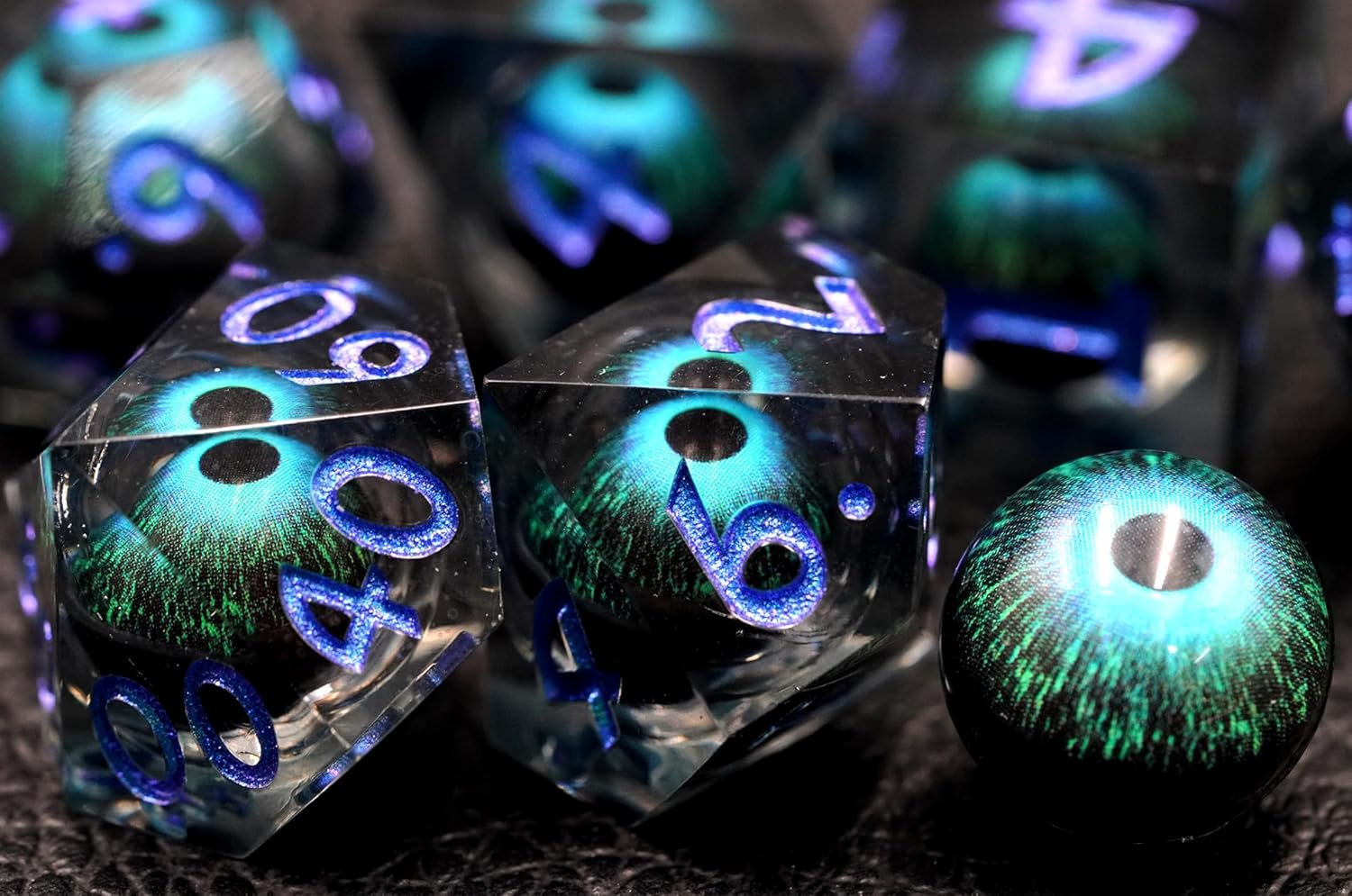 DND – Juego de dados Dungeons and Dragons, 7 piezas con núcleo líquido, dados de resina de borde afilado D&D Dungeons and Dragons con caja de