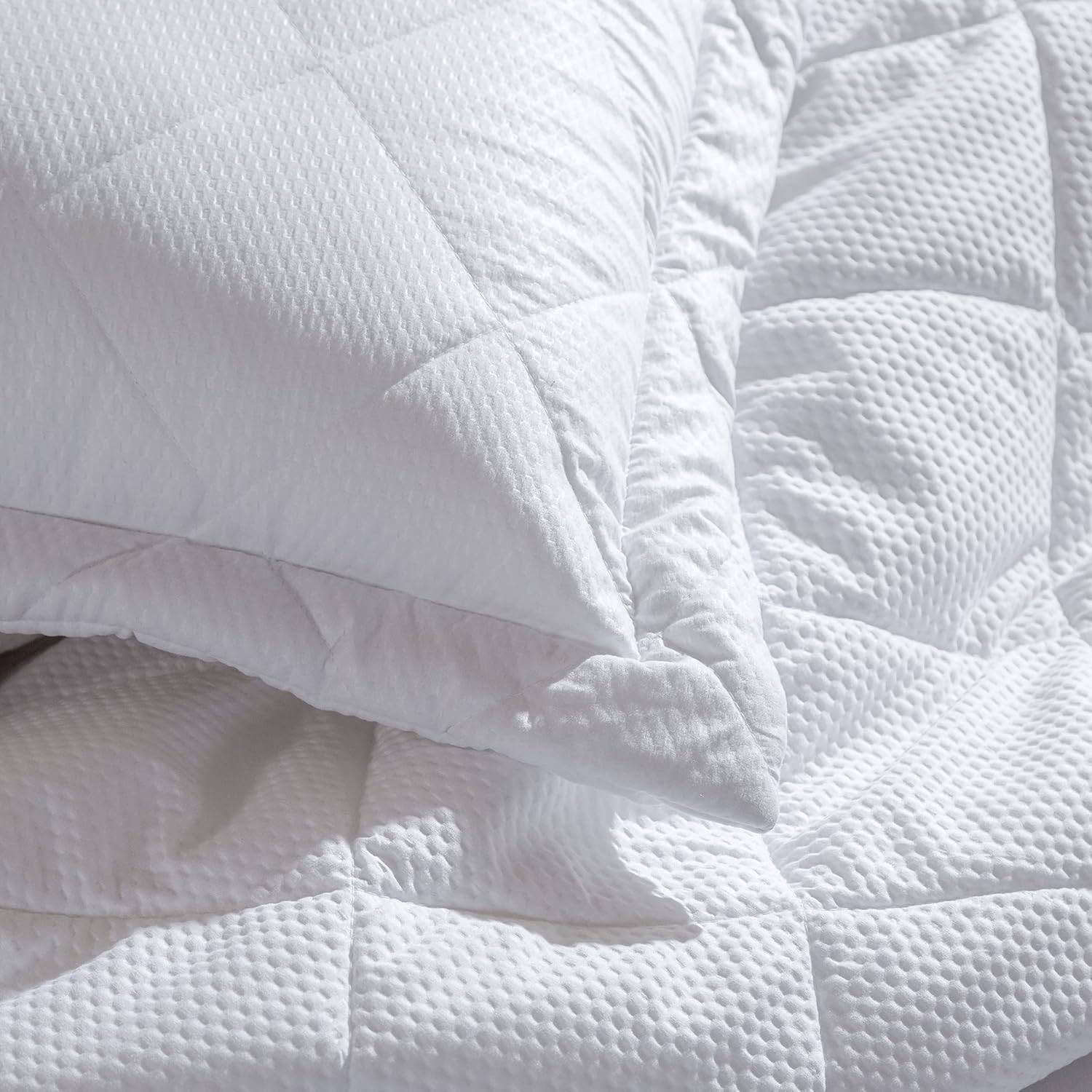 Dorrin Nessin Juego de edredón ligero, 1 manta refrescante de verano con 2 almohadas de cama, ultra suave, 3 piezas reversibles, color blanco,