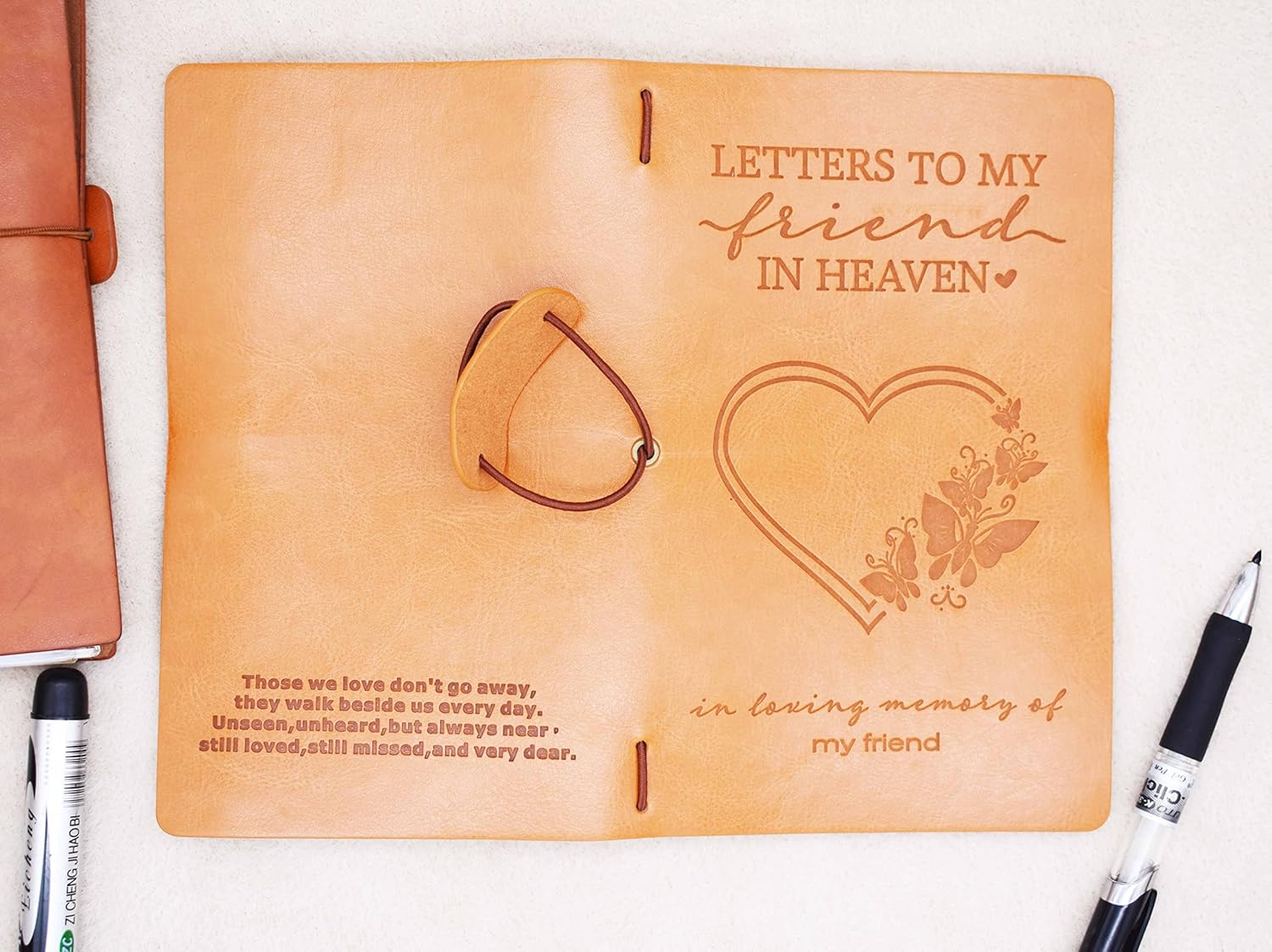 Regalo de recuerdo conmemorativo para amigos, regalo de duelo, diario de fotos de viaje recargable, con texto en inglés “Those We Love Don’t Go