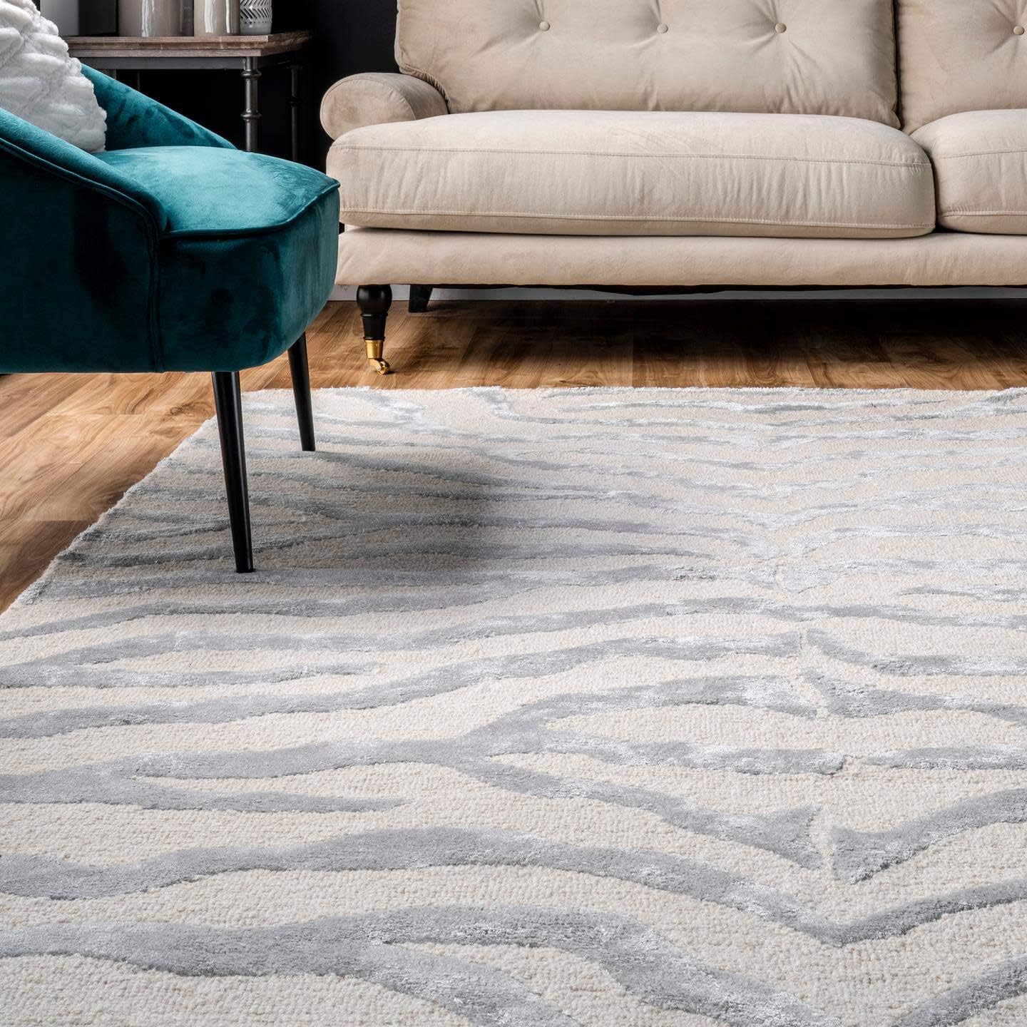 nuLOOM Alfombra decorativa de cebra de felpa copetuda a mano, 2 x 3, gris