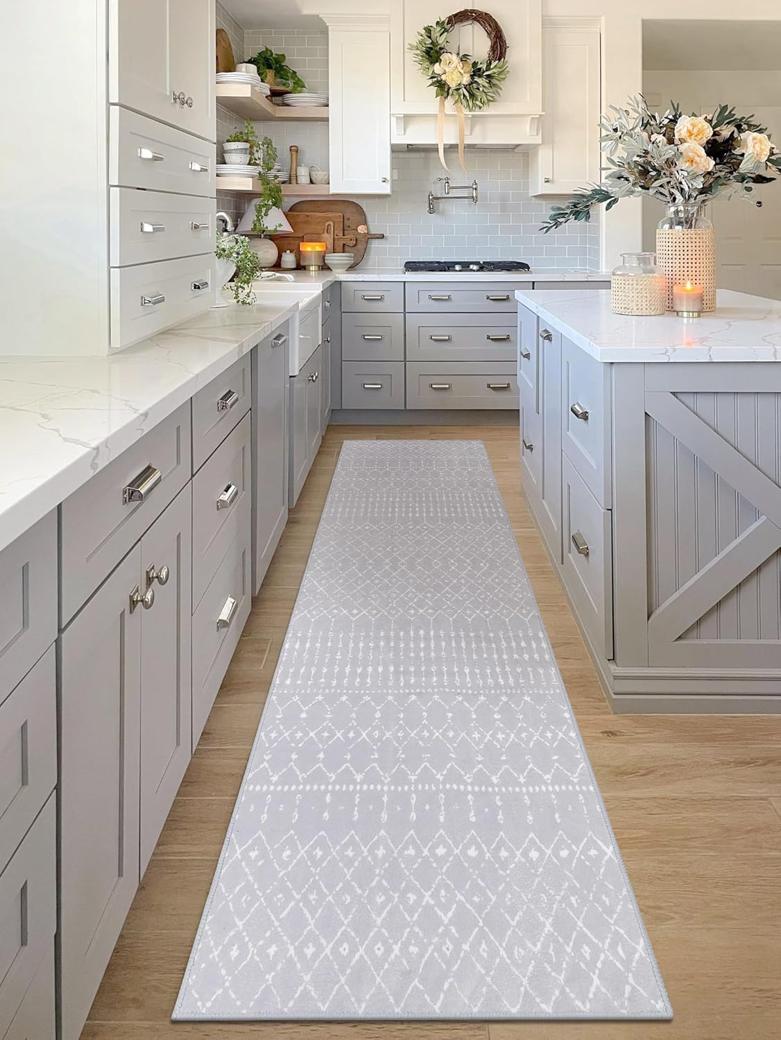 LIVEBOX Alfombra lavable de color gris de 2.5 x 8 pies antideslizante para entrada, alfombra de cocina marroquí neutra, alfombra larga para pasillo,