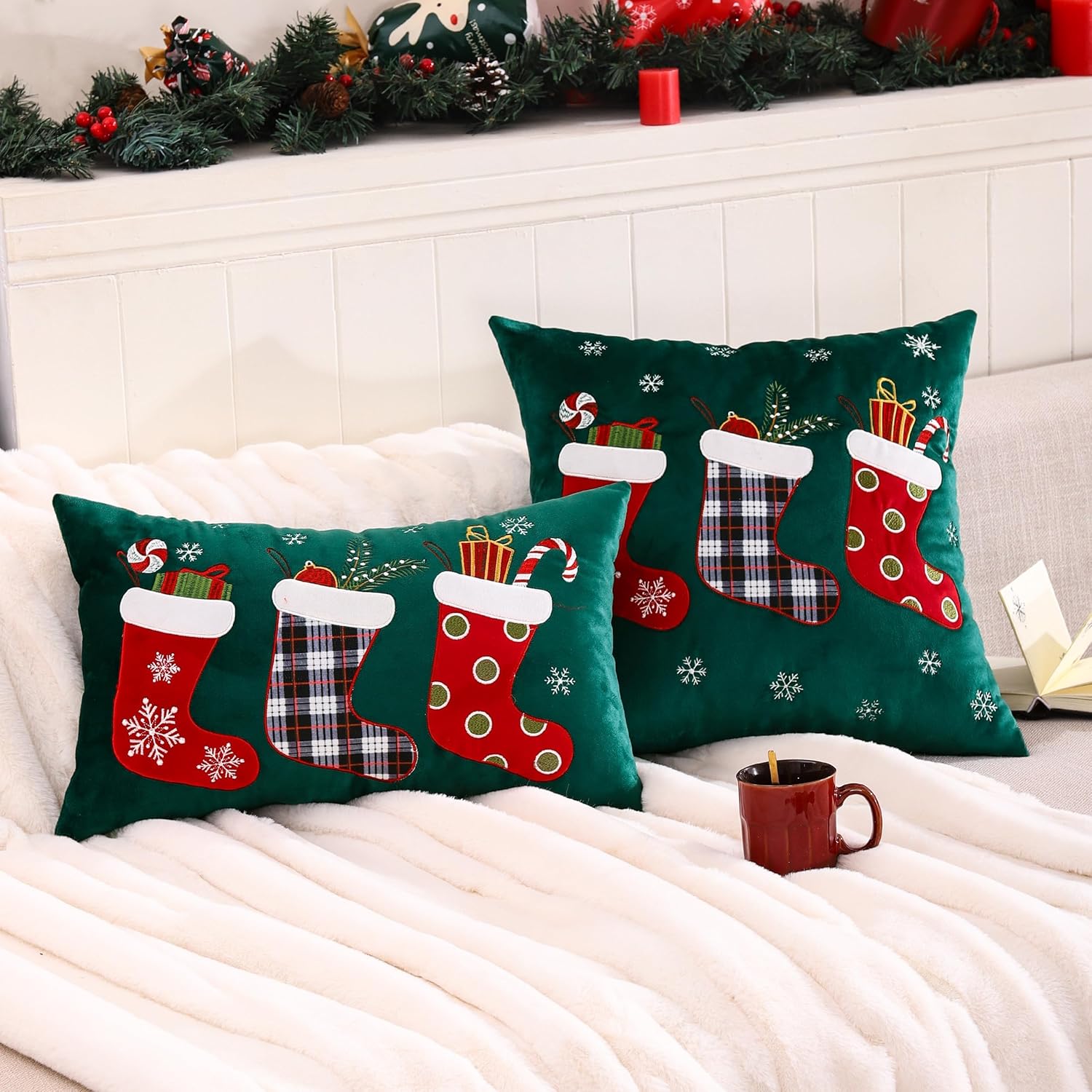 Tosleo Juego de 2 fundas de almohada de color verde de Navidad de 18 x 18 pulgadas, fundas de almohada bordadas de copo de nieve, decoraciones de