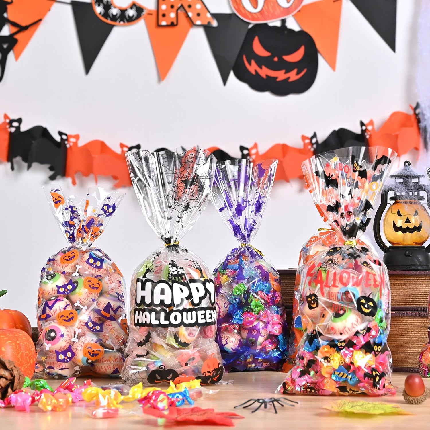 AhfuLife 200 bolsas de celofán de Halloween, 8 diseños de bolsas de dulces transparentes de Halloween para golosinas o tratos, bolsas de golosinas