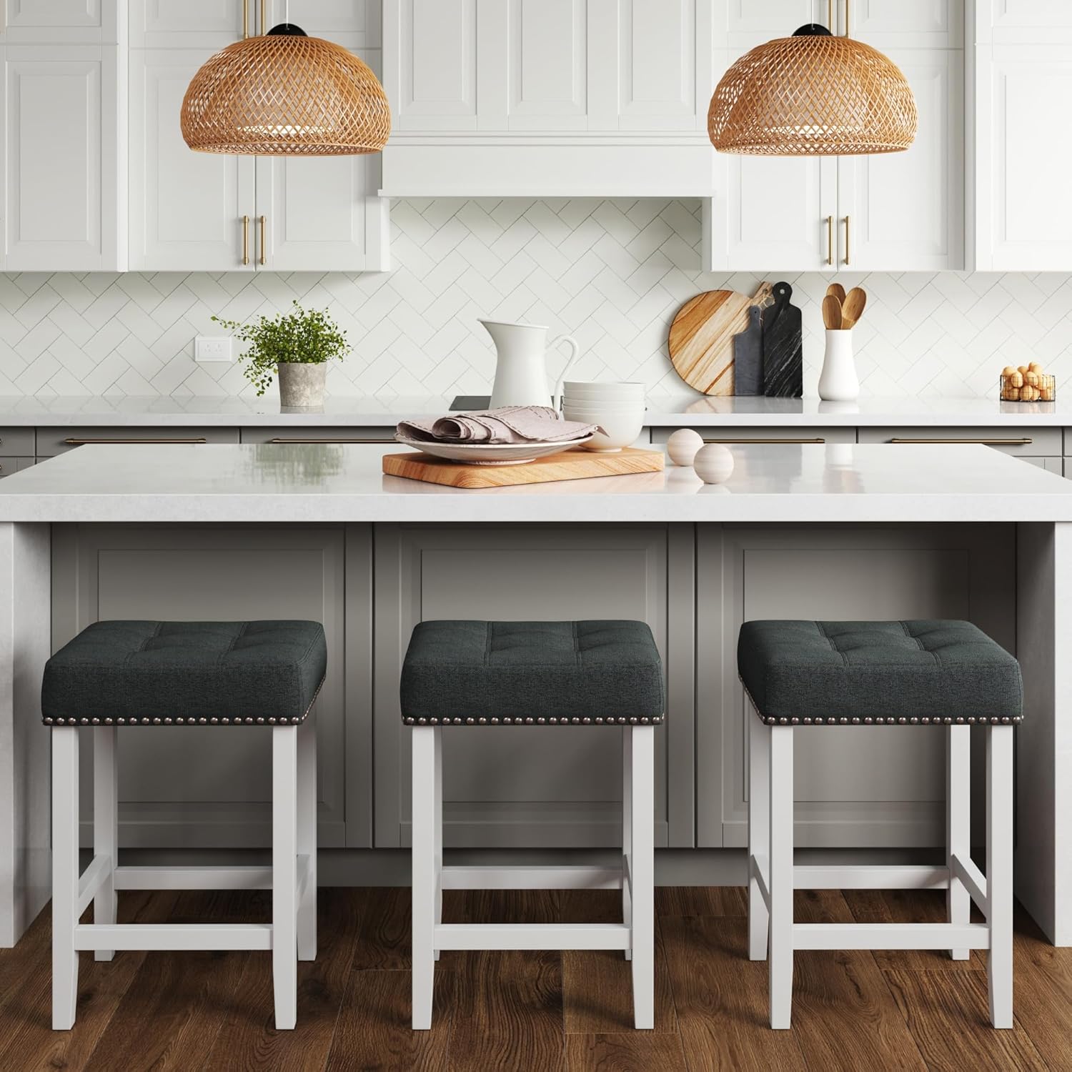 Nathan James Hylie Juego de 2 taburetes de madera para cubierta de cocina, altura de pub, 24 pulgadas, tupido, con tachuelas de tapicería, grisblanco